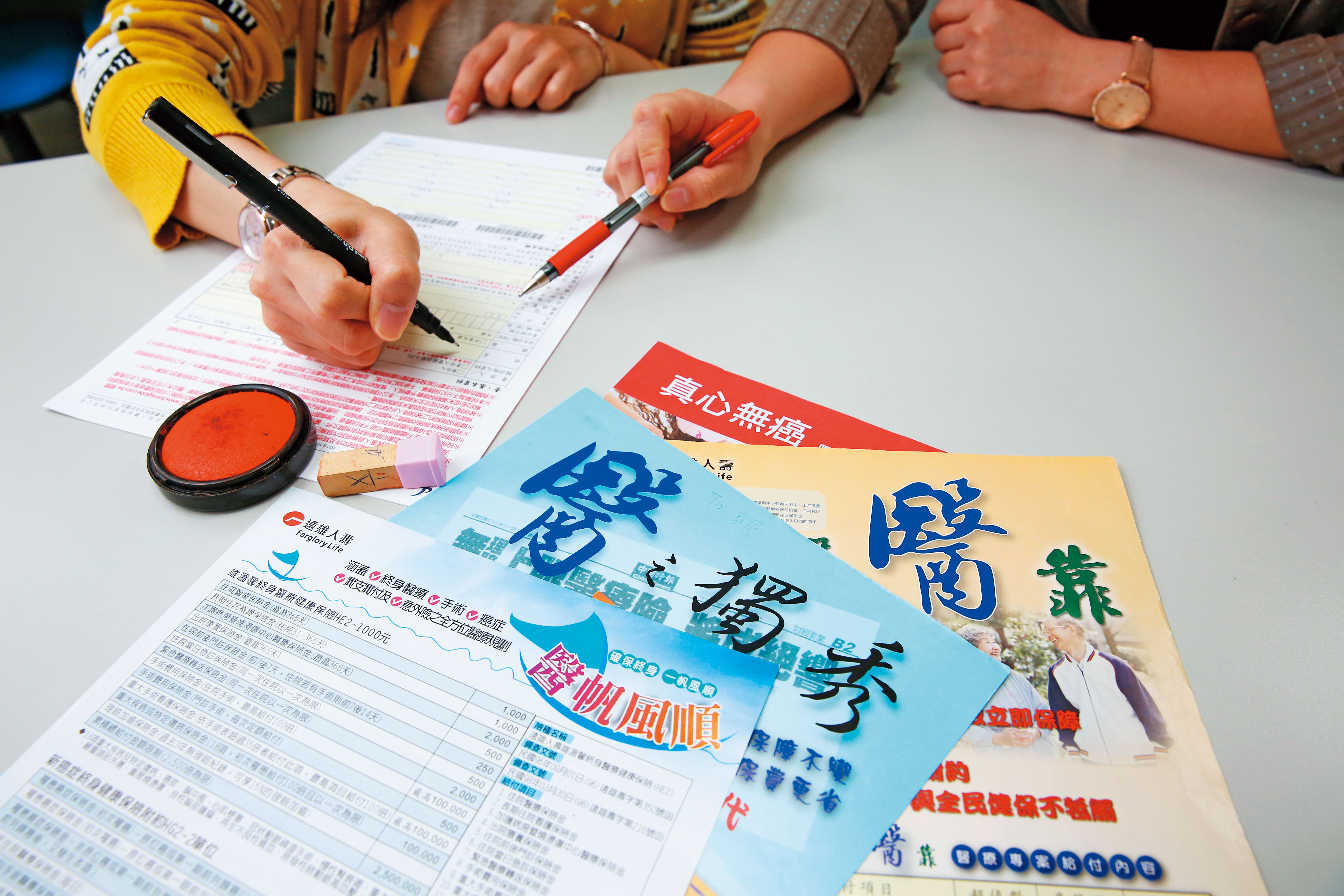 唐從聖幫姊姊買了基本的醫療險,姊姊生病後即時下來的理賠金,成了醫心良藥。