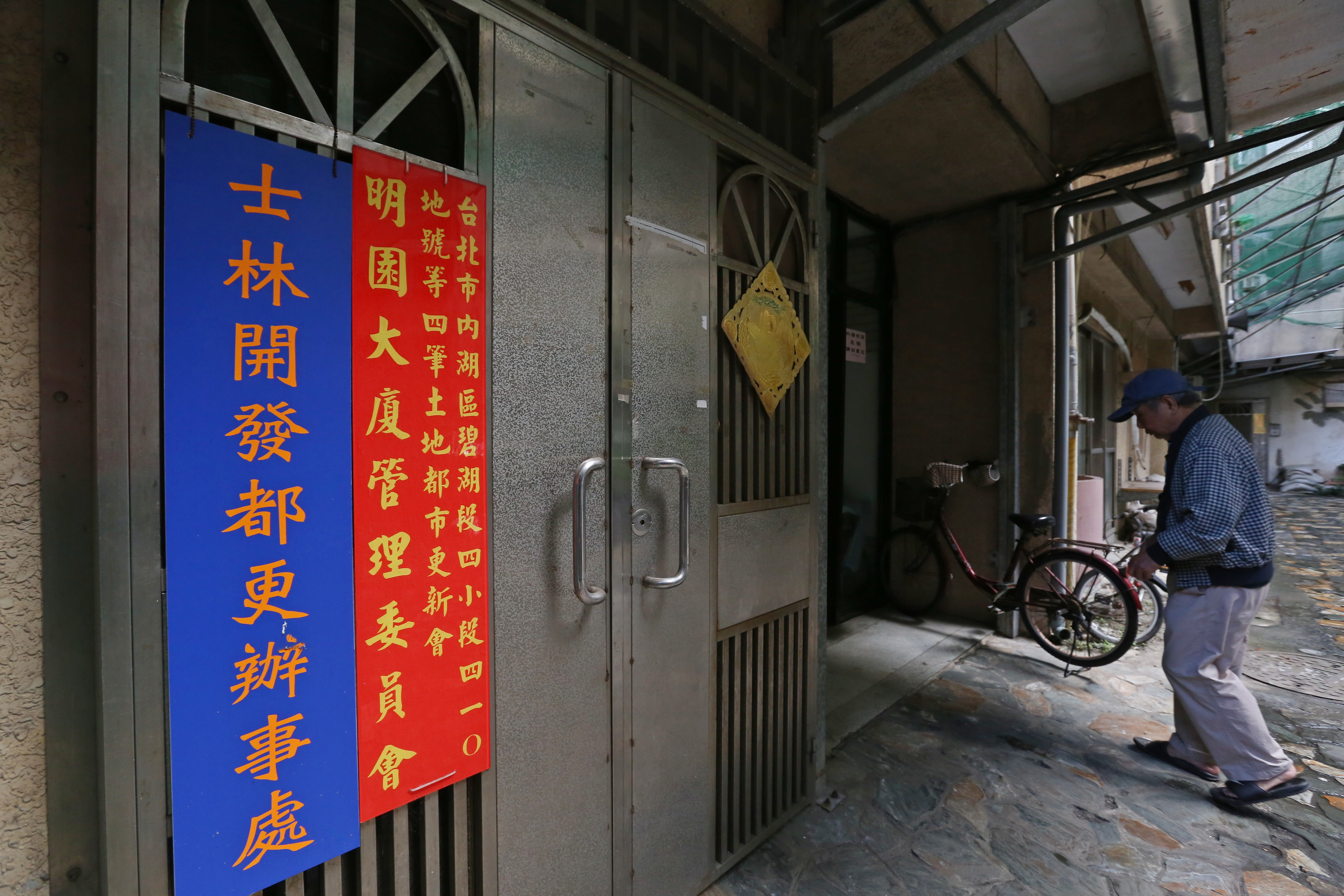 針對有海砂屋住戶不滿都更進度緩慢一事，士開總經理親上火線回應。