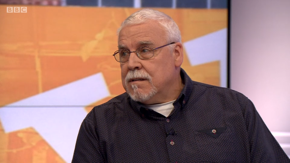 68歲的烏薩里斯1993年因性向被踢出英國海軍，經多年爭取終於能拿回之前被摘除的獎章。（翻攝自BBC）