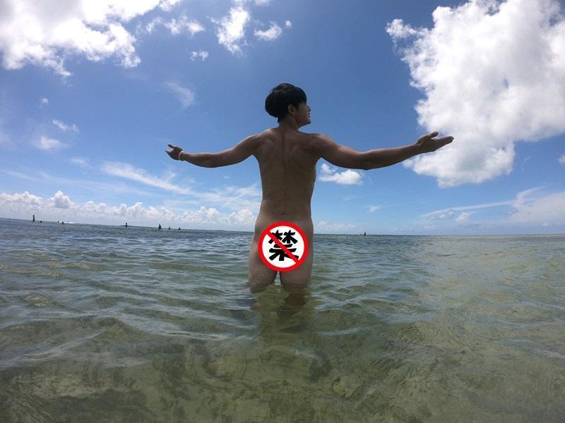 八大綜合台《世界第一等》主持人張勛傑於加勒比海大尺度裸泳。(八大提供)