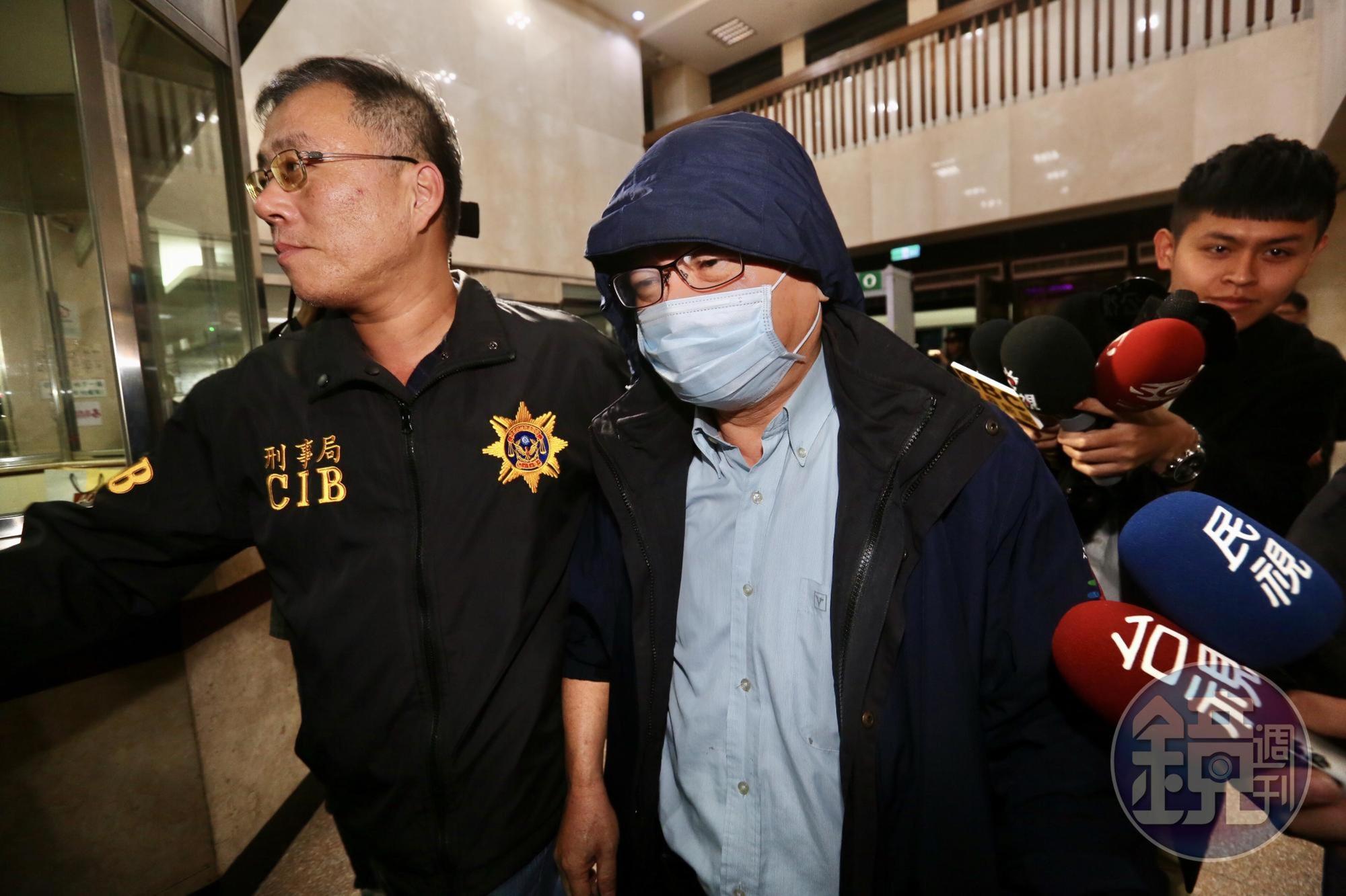 主嫌洪慶淋(中)訊後被檢方以25萬元交保,並限制出境。