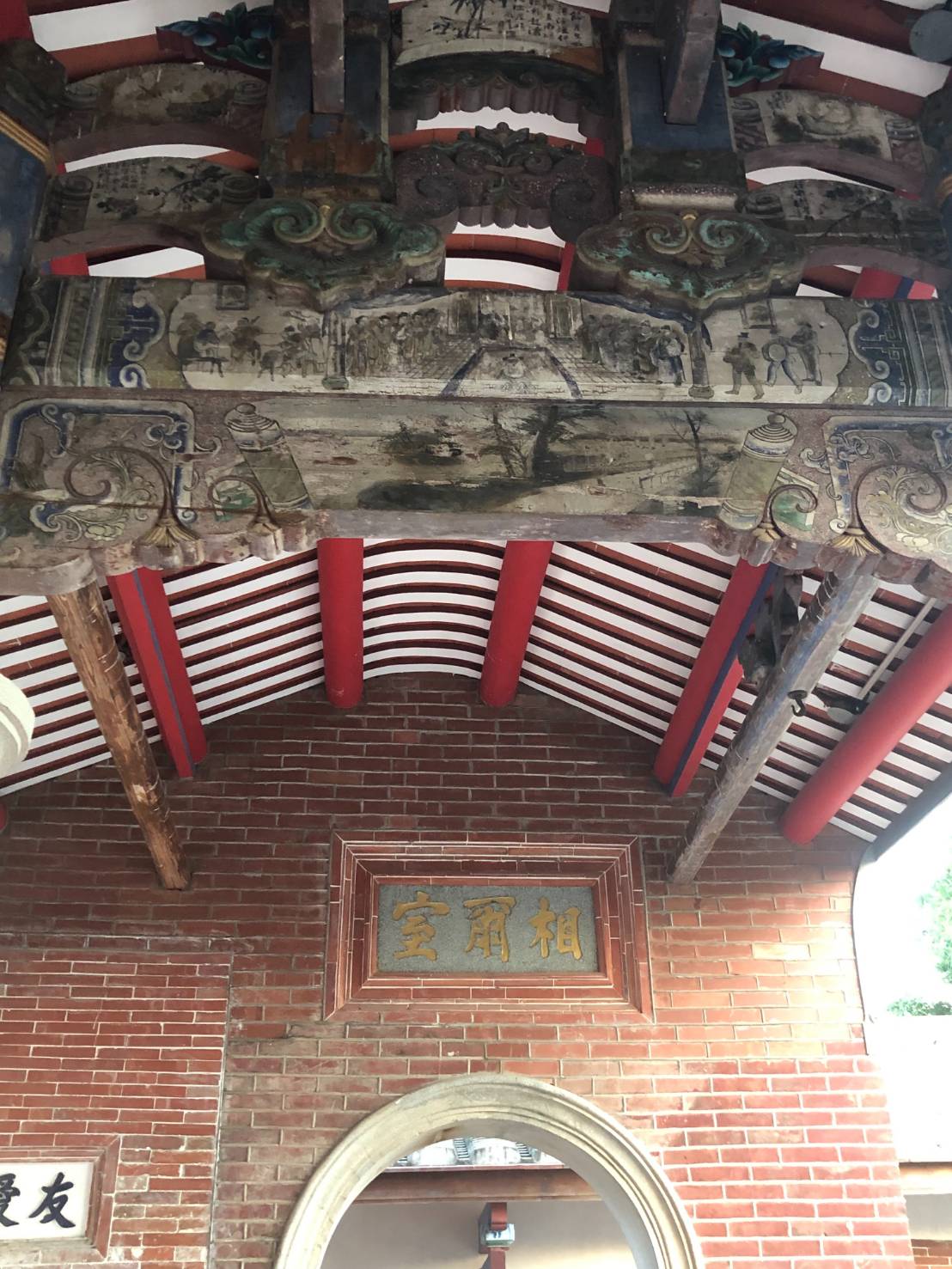 位在台中南屯的瑞成堂。遭前重劃會理事長李金安教唆工人開怪手搗毀門樓。