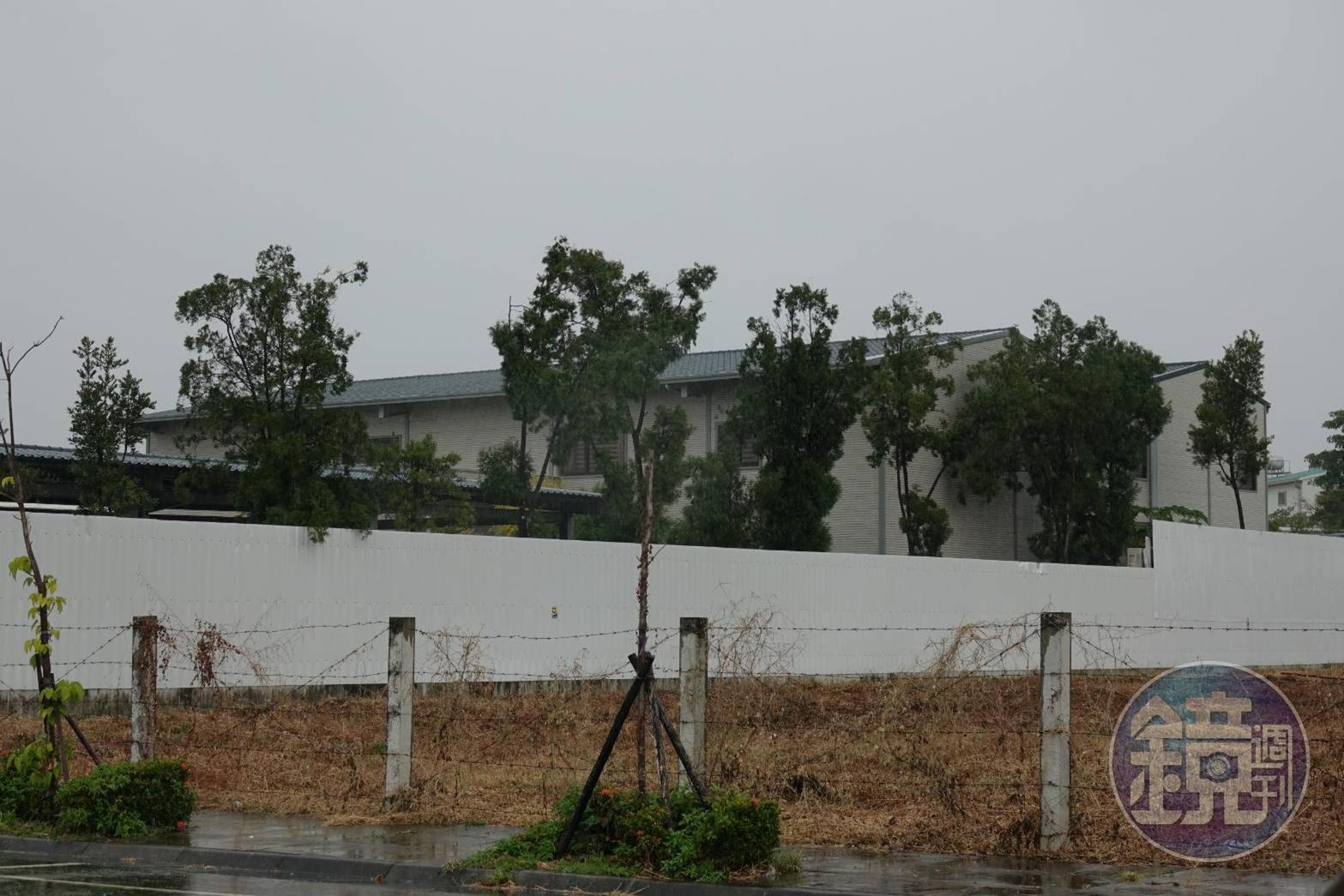 李金安被民眾發現，至今仍會在重劃區內的房舍中與其他地主見面，插手重劃會事務。