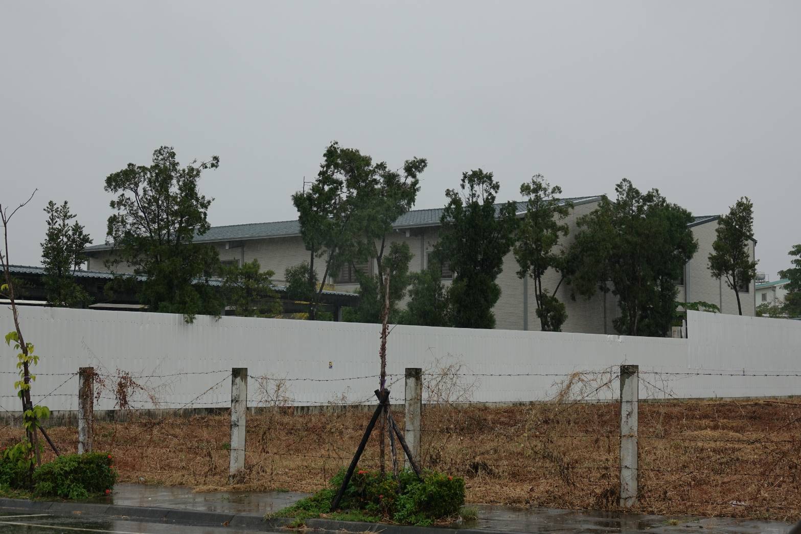 李金安被民眾發現，至今仍會在重劃區內的房舍中與其他地主見面，插手重劃會事務。