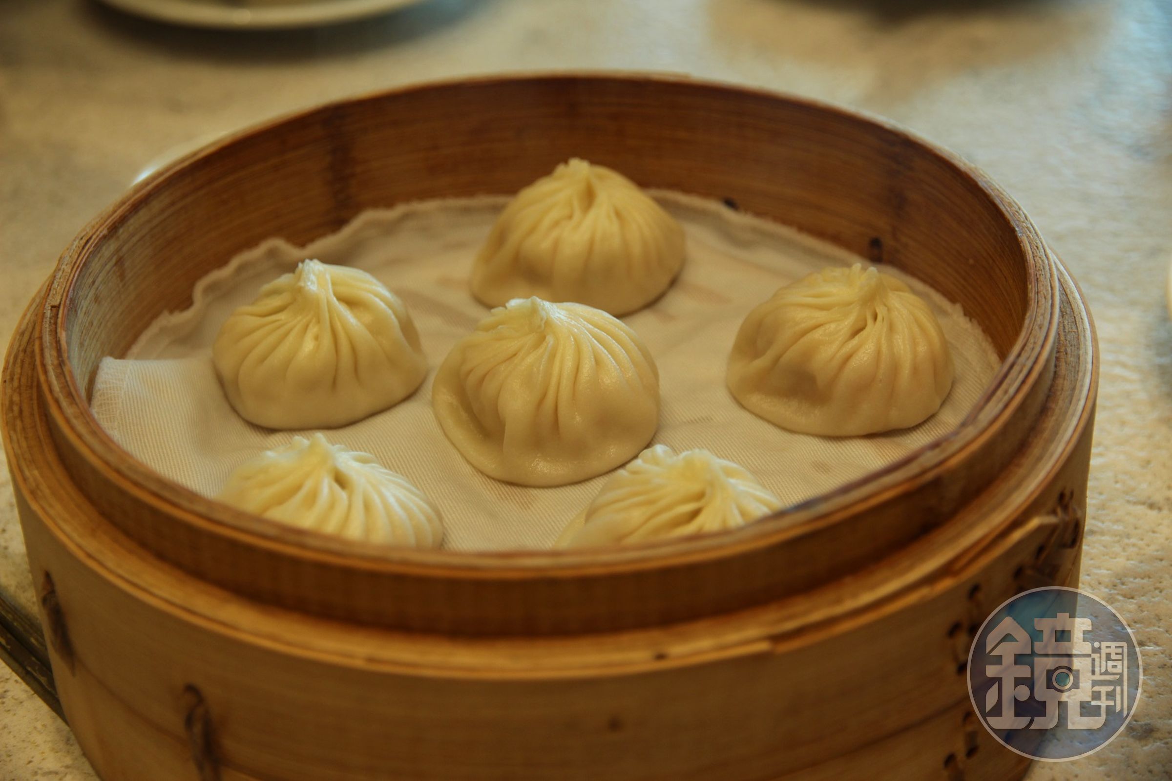 用雞肉做的小籠包，經典美食在此換了口味，實在是個大挑戰啊！