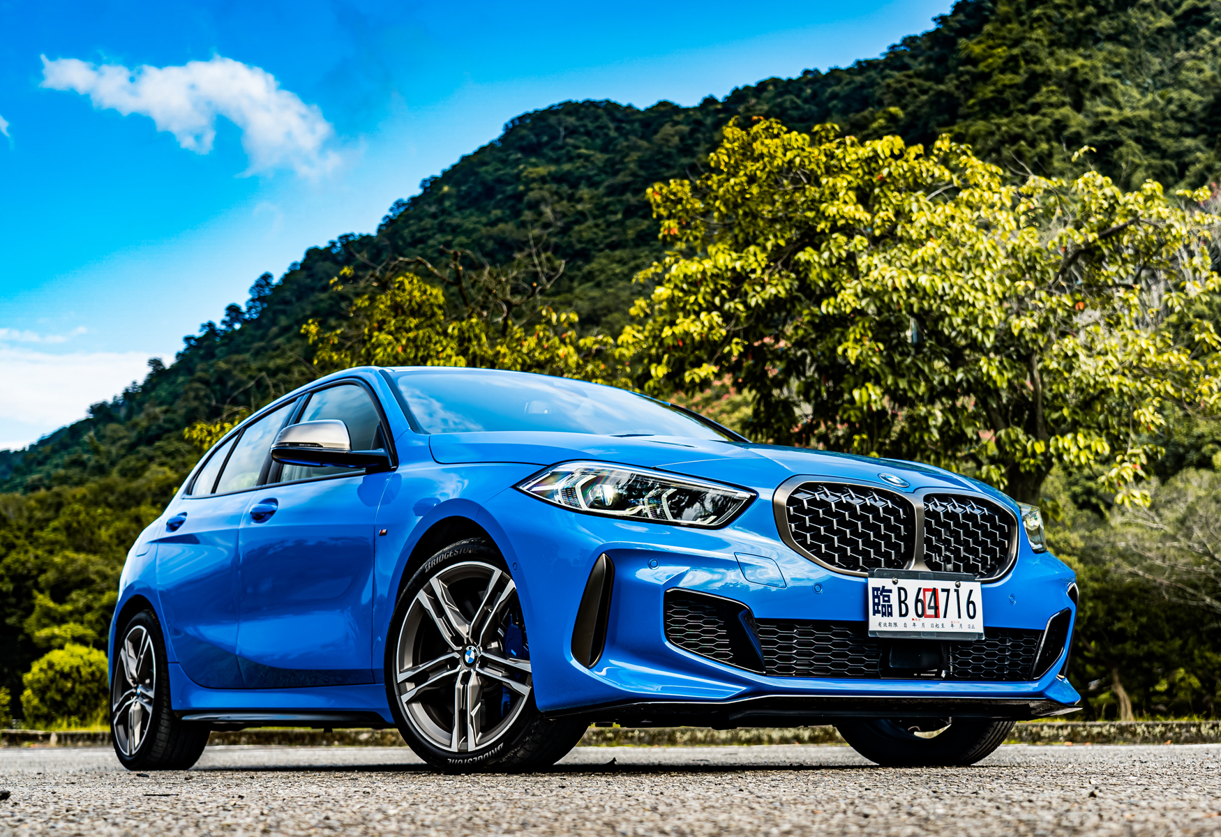 【鏡試駕】鋼砲新戰將！BMW M135i xDrive