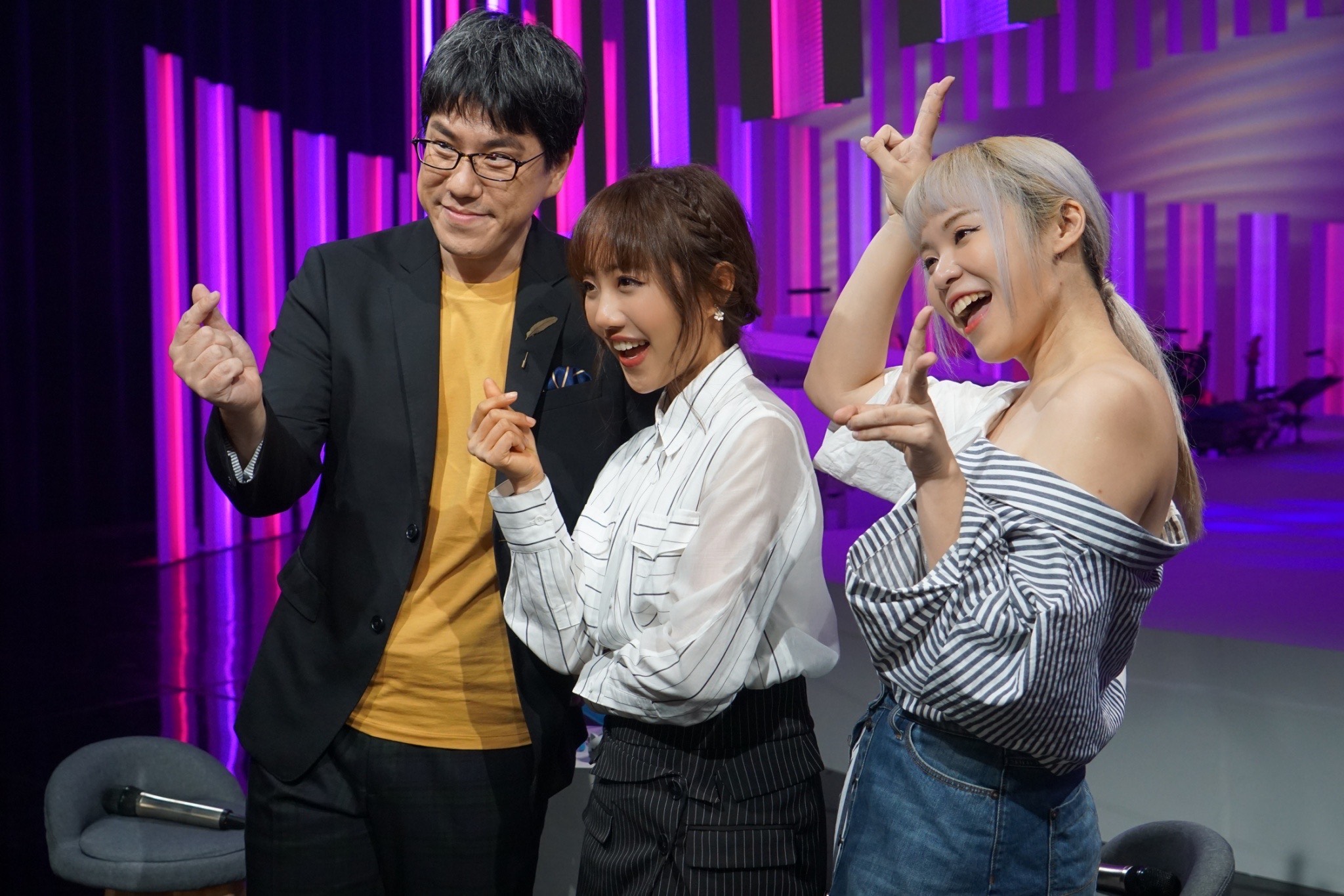 蔡佩軒、開水小姐及馬世芳一起上公視節目《音樂萬萬歲》暢談音樂。（公視提供）