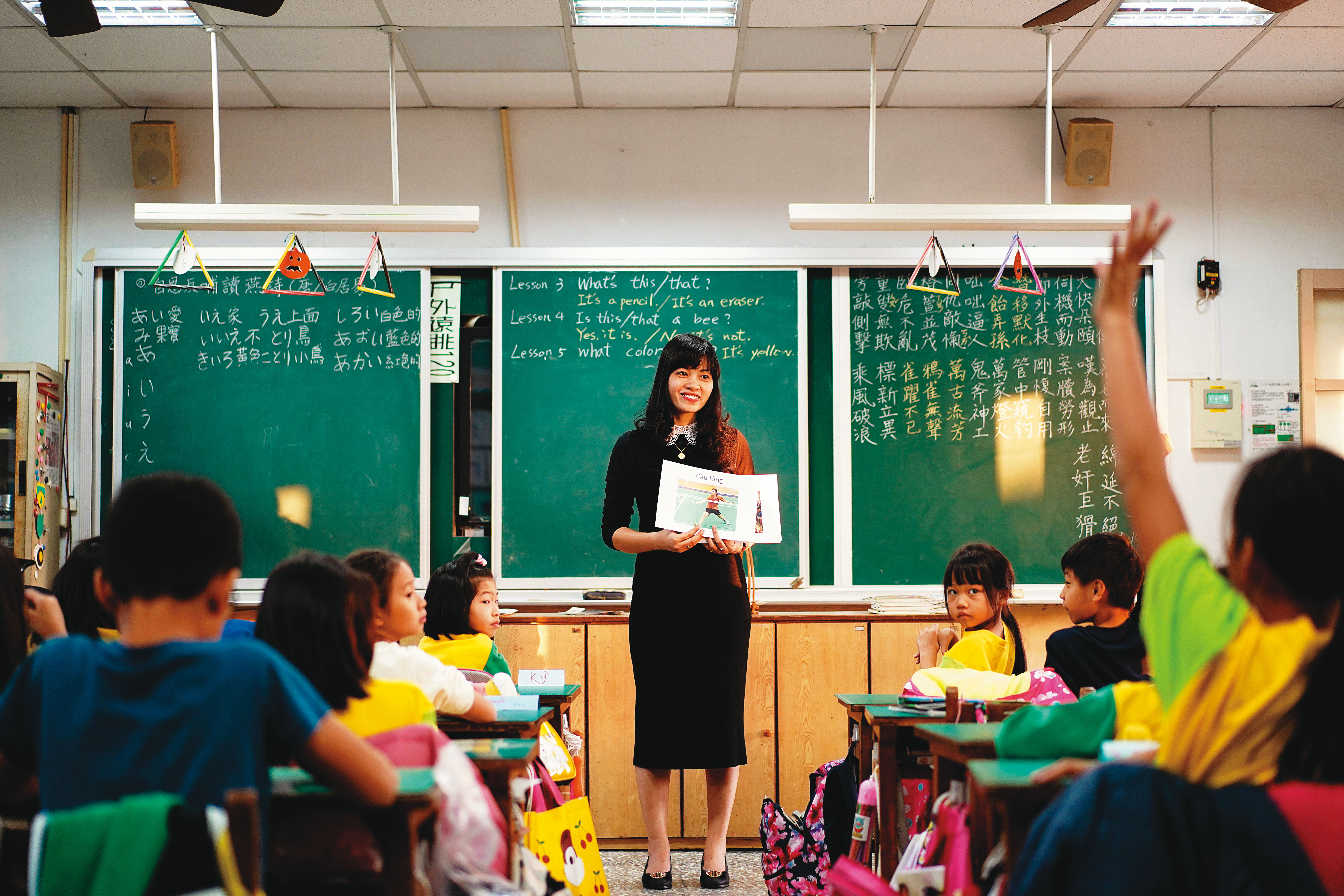 剛來台灣時童氏容連開口都不太敢，如今她在多所學校教越南語，深受學生歡迎。