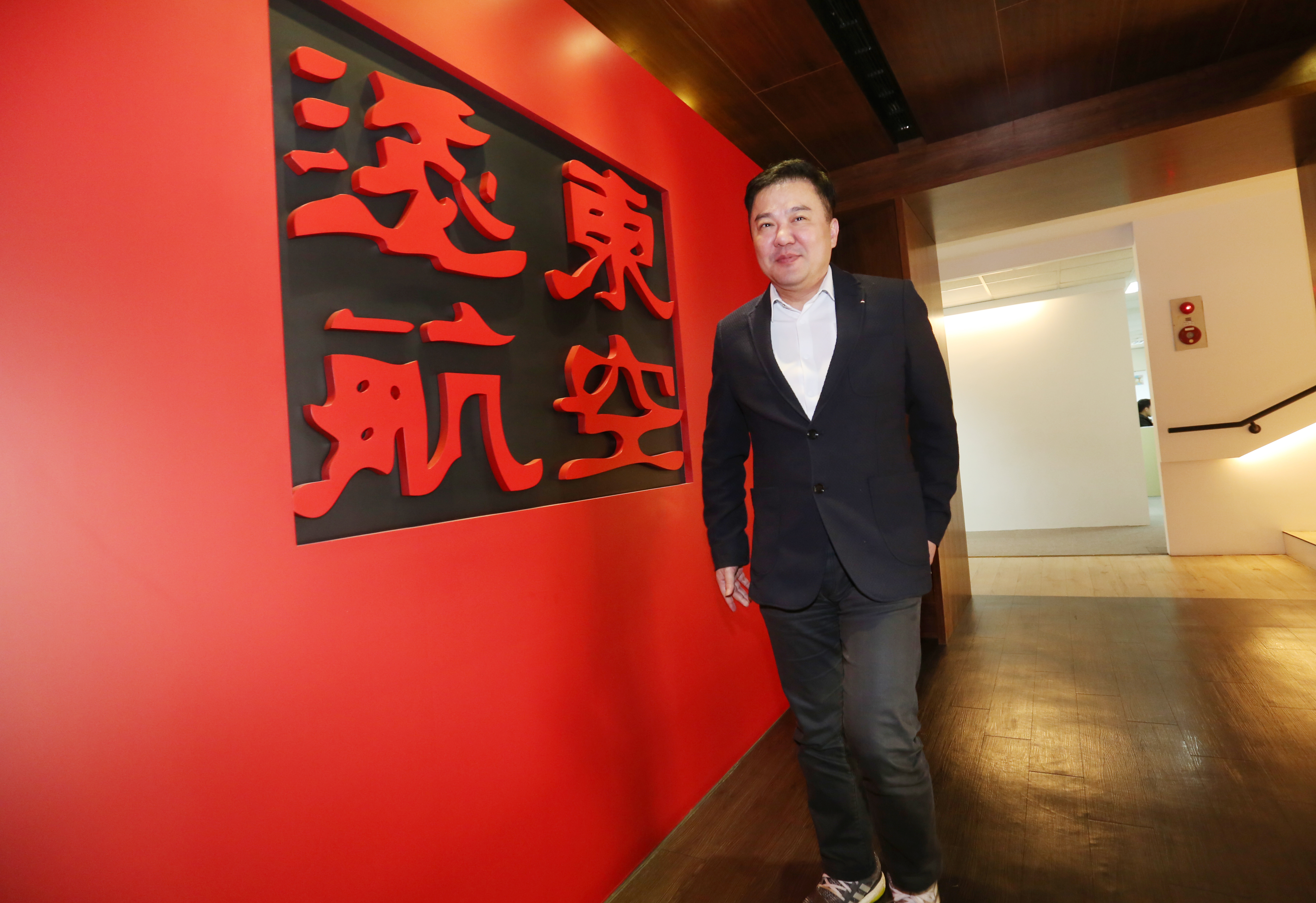 張綱維在遠航有危機時入主，但現卻傳出資金無法調度已經跑路，公司明天起也將停止飛航營運。