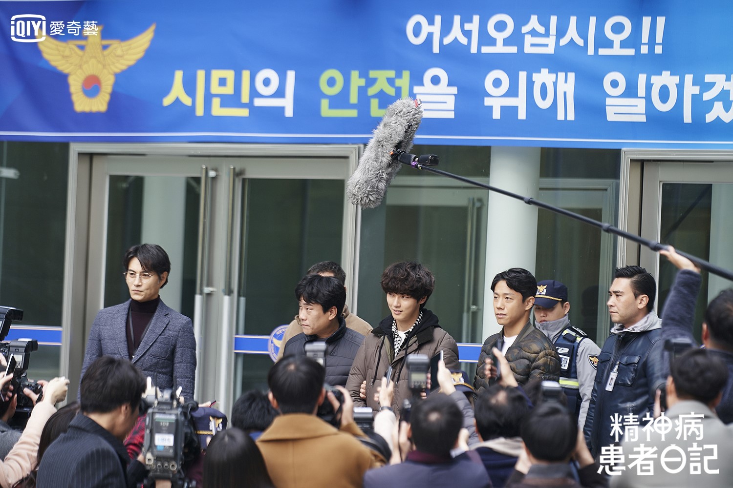 尹施允在新劇《精神病患者日記》因目睹殺人案失憶，誤以為自己是凶手。（愛奇藝台灣站提供）