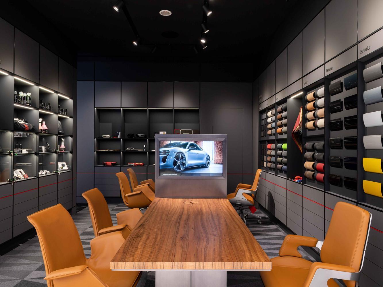 「Porsche Exclusive Manufaktur」提供高規格客製化服務。
