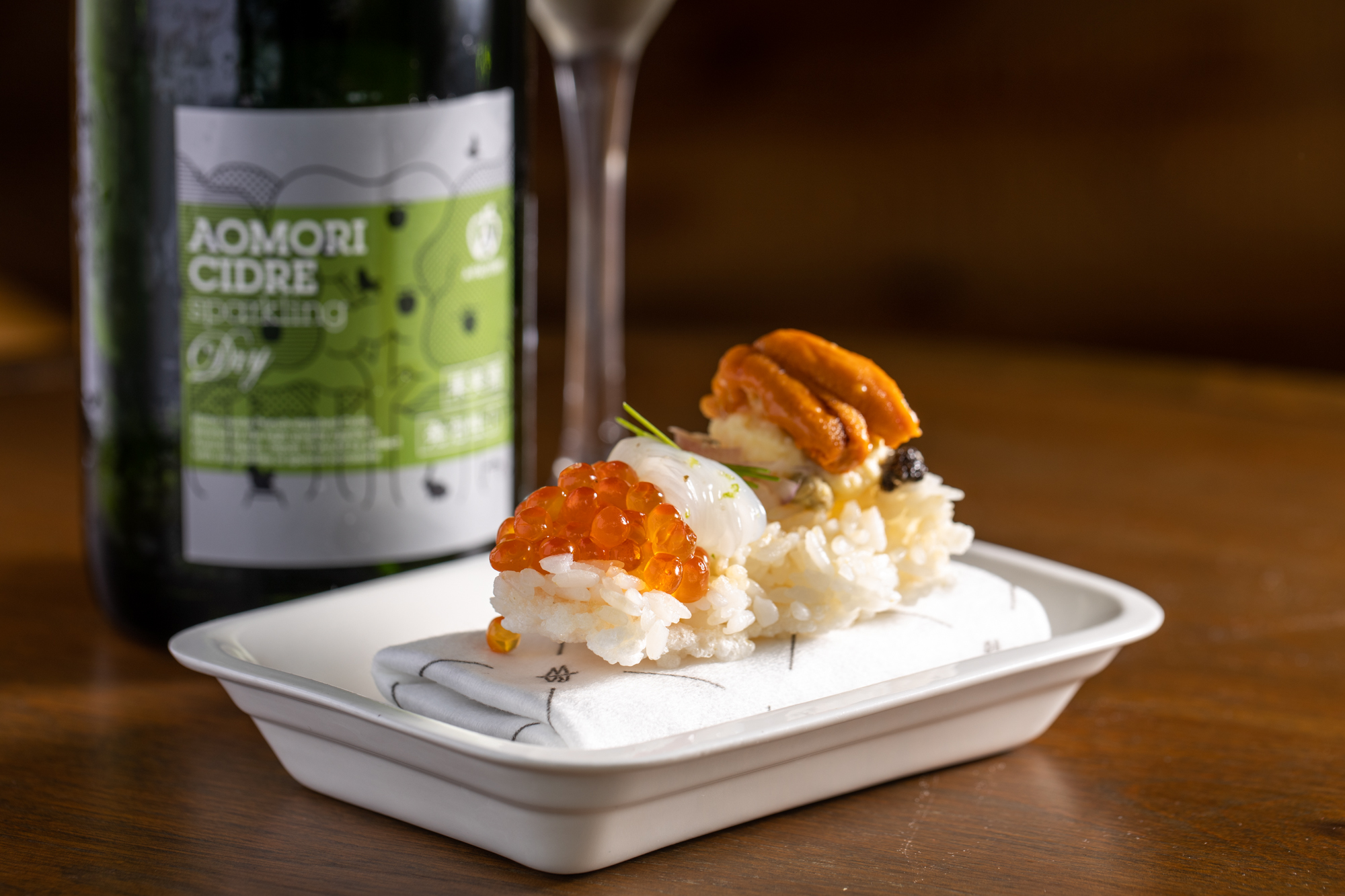 「nokkedon」搭配A-Factory的「Aomori Cider Dry」，以特等富士與紅龍蘋果低溫發酵釀製而成，果香開胃。