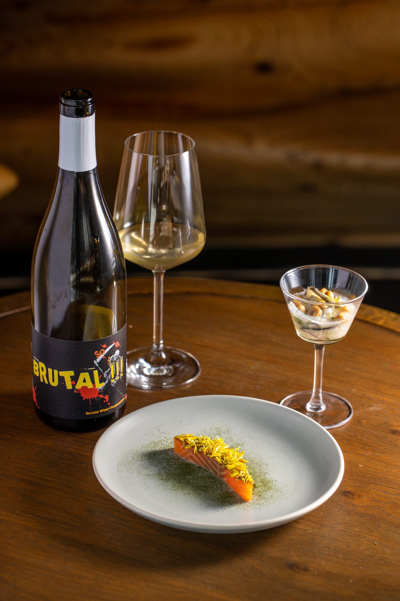 「海」搭配2016的自然酒「Brutal」，口感清新雋永。