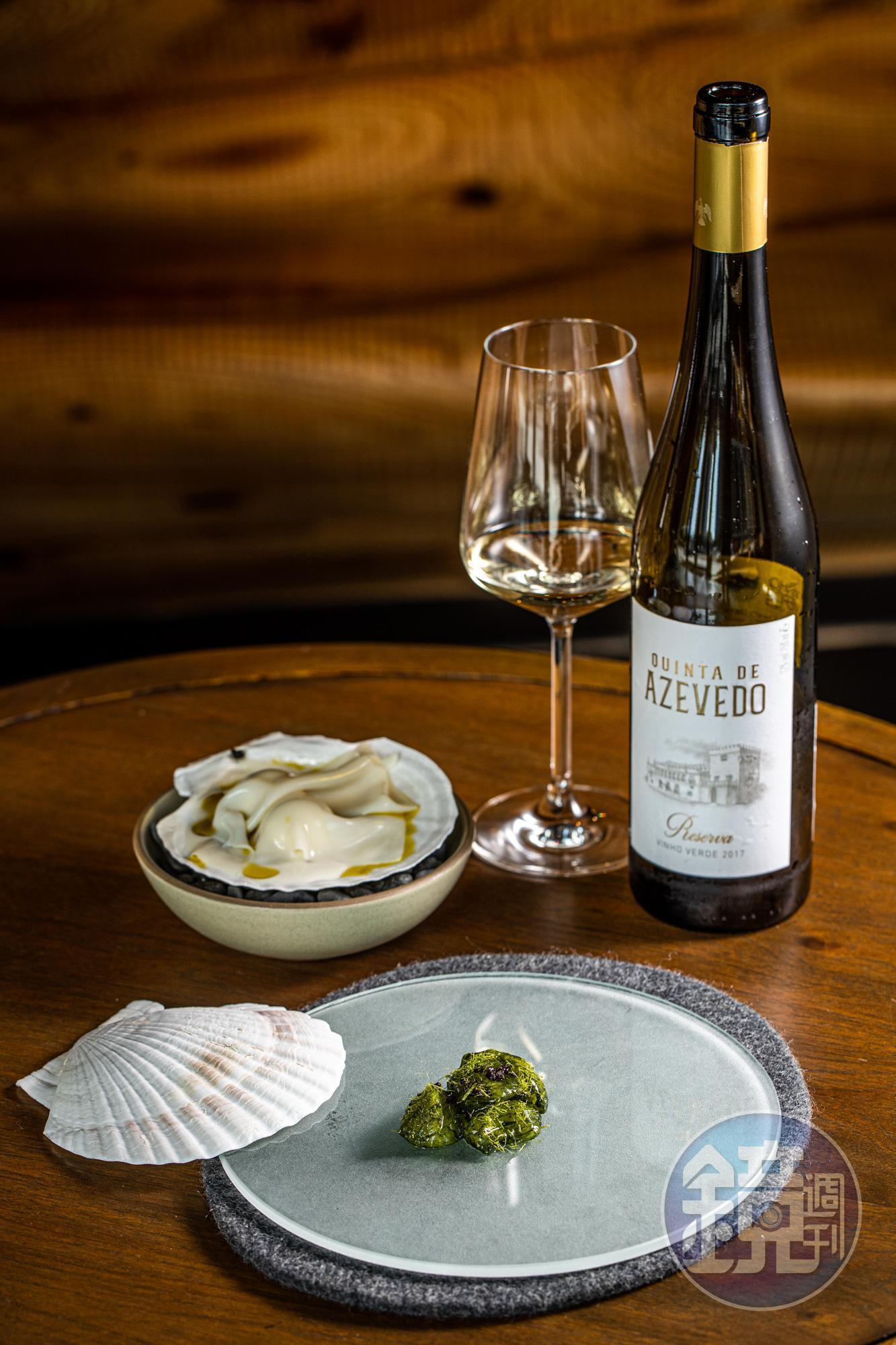 「山」搭配2017年葡萄牙綠酒「Quinta de Azevedo Vinho Verde Reserva」，尾韻胡椒香氣悠長而輕盈。