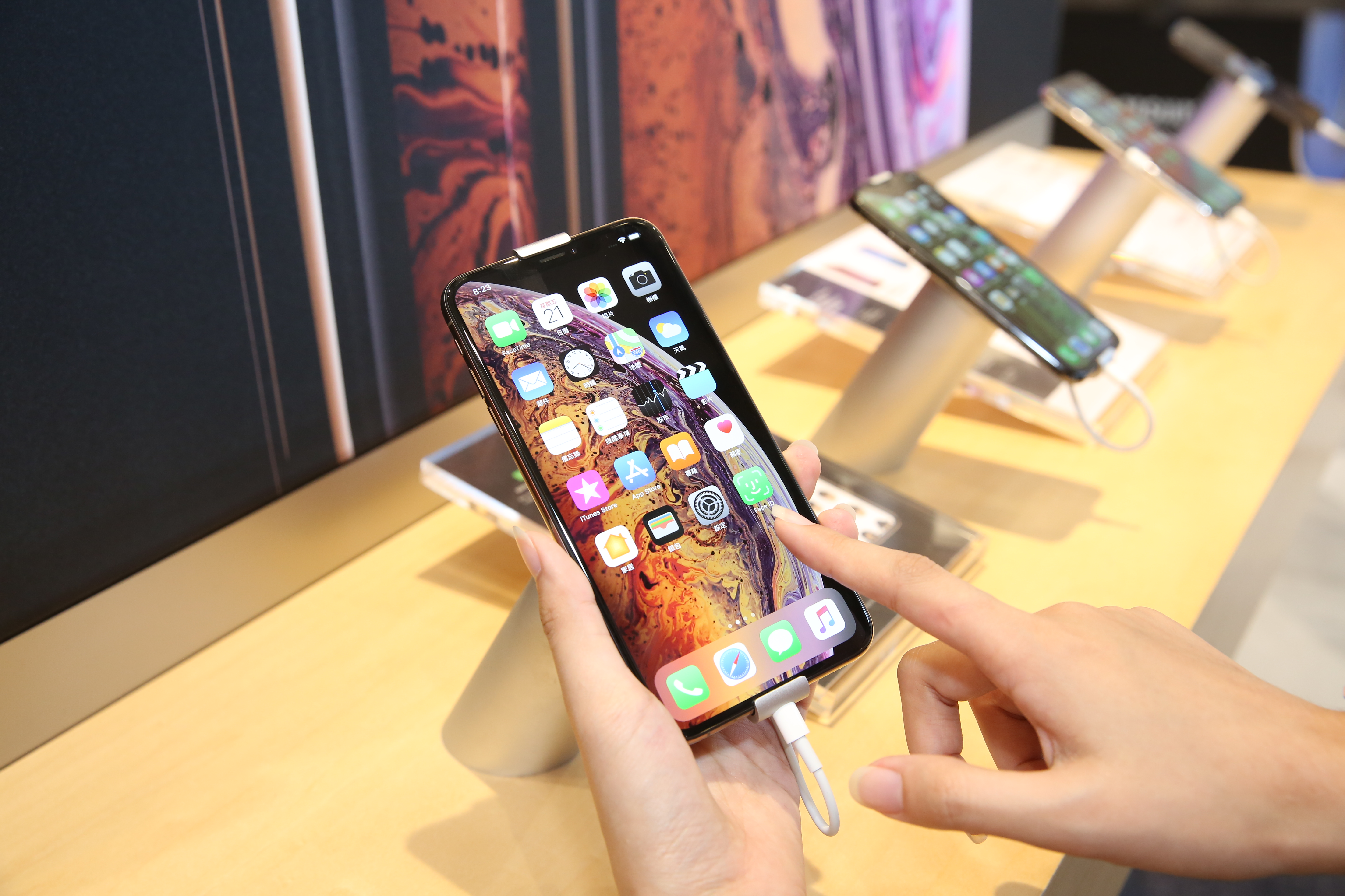 美國一名男大生墜河，靠Siri在關鍵時刻撿回一命。圖為示意圖。