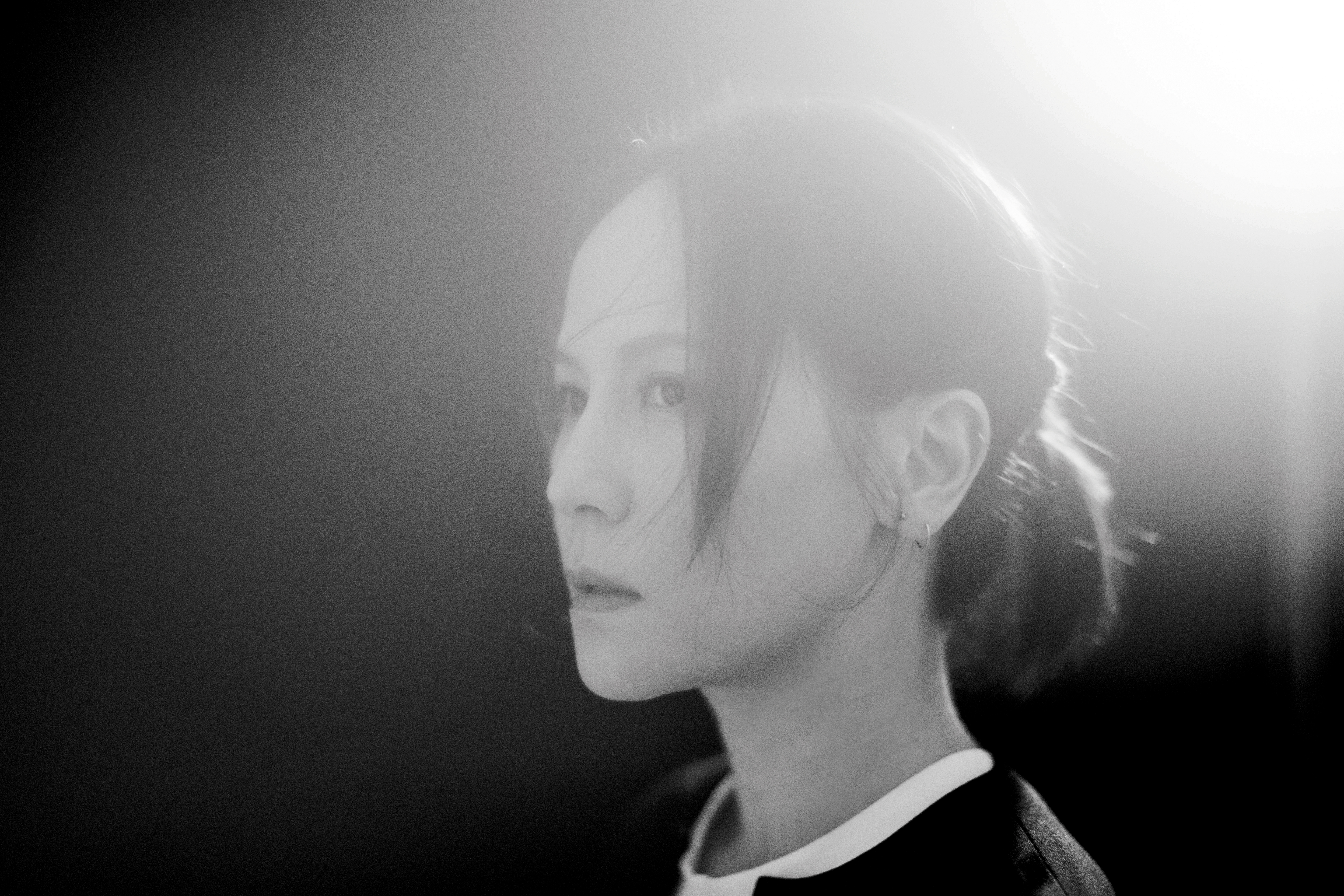 楊乃文在媒體或社群網路上都是個冷調的人，但她的直率與緊張，卻全都是她繽紛色彩組成的一部分。