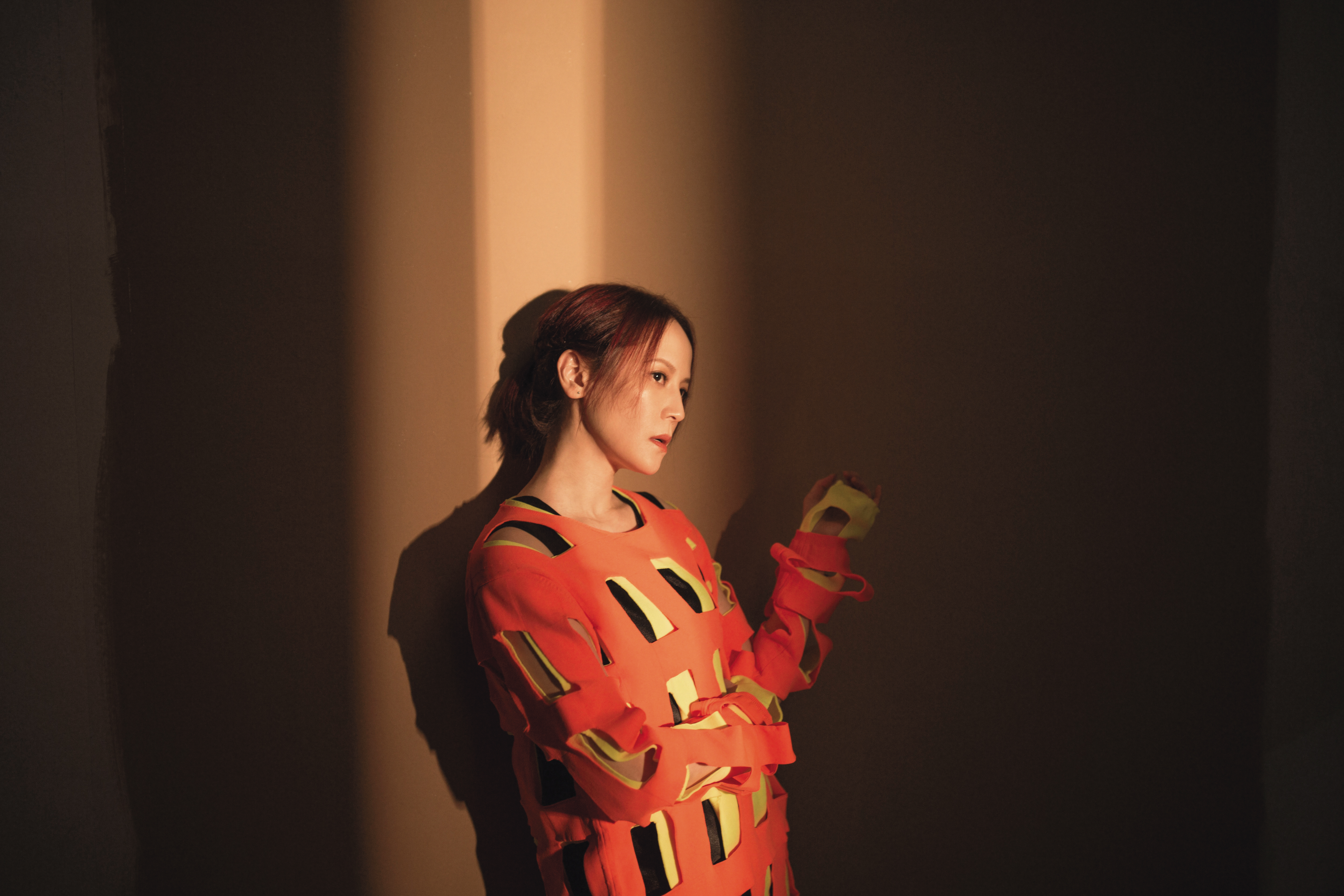 天生就是神經質的人，只要有一件事發生，又不知為何發生，她就會一直想，這個性差點逼瘋楊乃文自己。