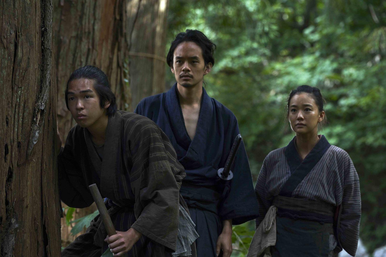 池松壯亮(中)與蒼井優(右)曾經一起演出塚本晉也執導的武士電影《斬、》。(天馬行空提供)