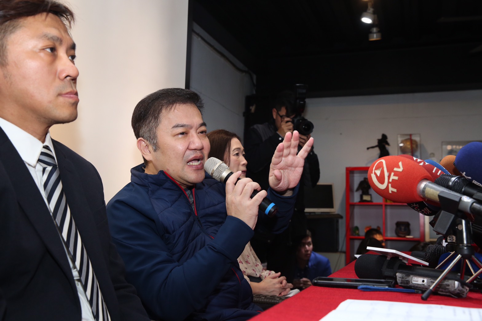 張綱維今天現身遠航，強調遠航沒有要收掉。