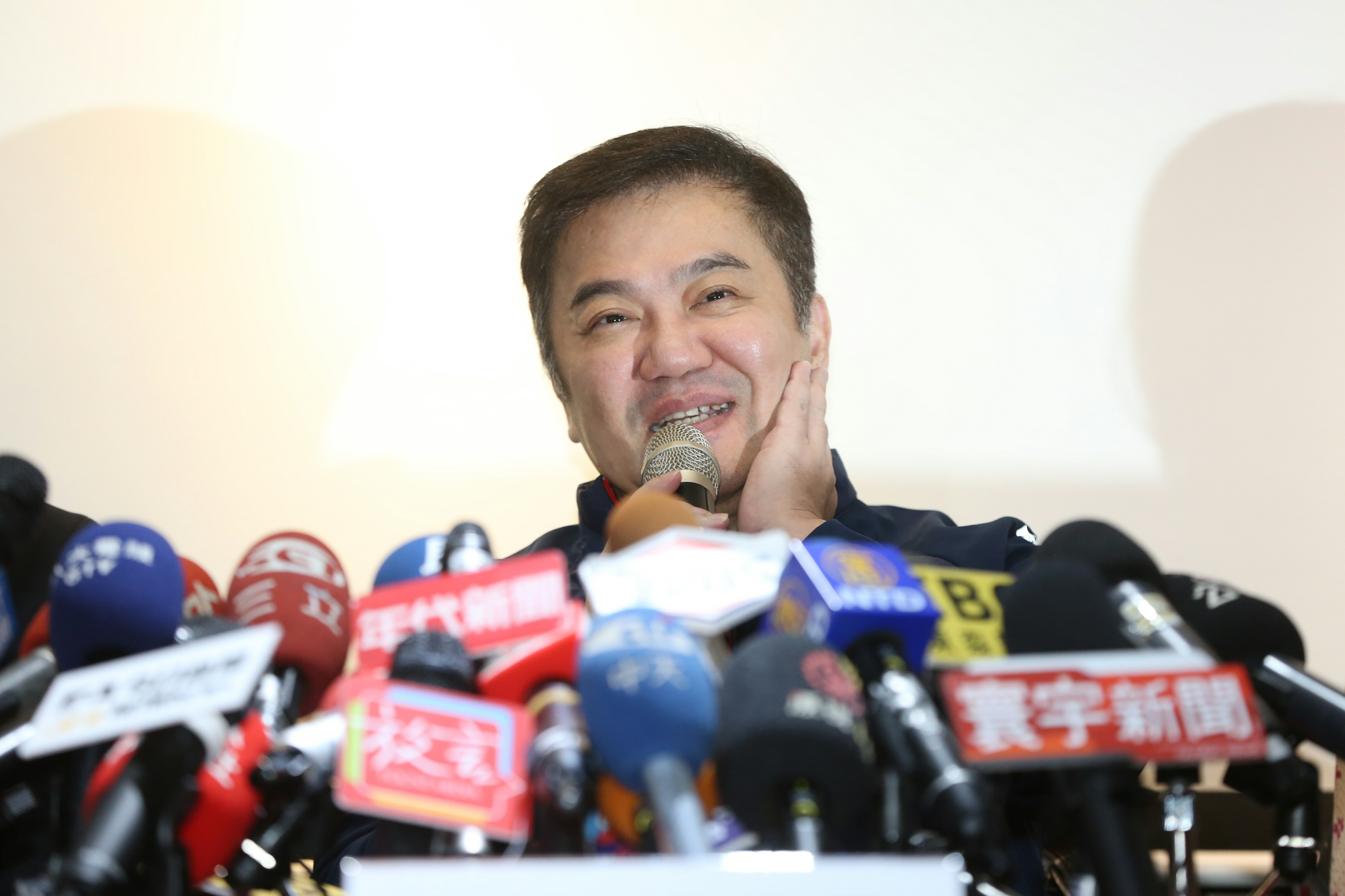 張綱維今天現身遠航，強調遠航沒有要收掉。