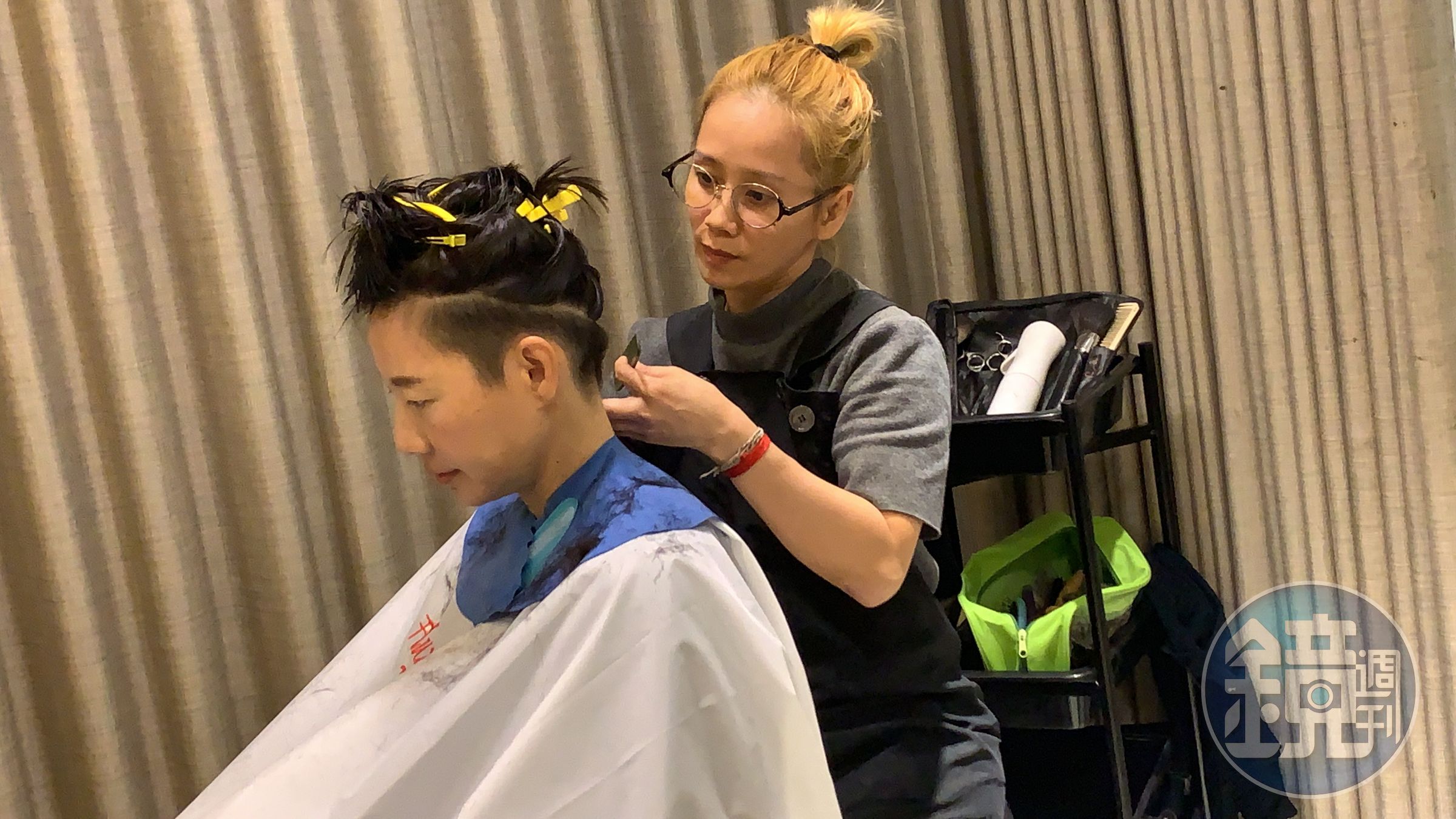 為了演出女同志角色，丁寧將留了多年的長髮一口氣剪成男生頭。（齊石提供）