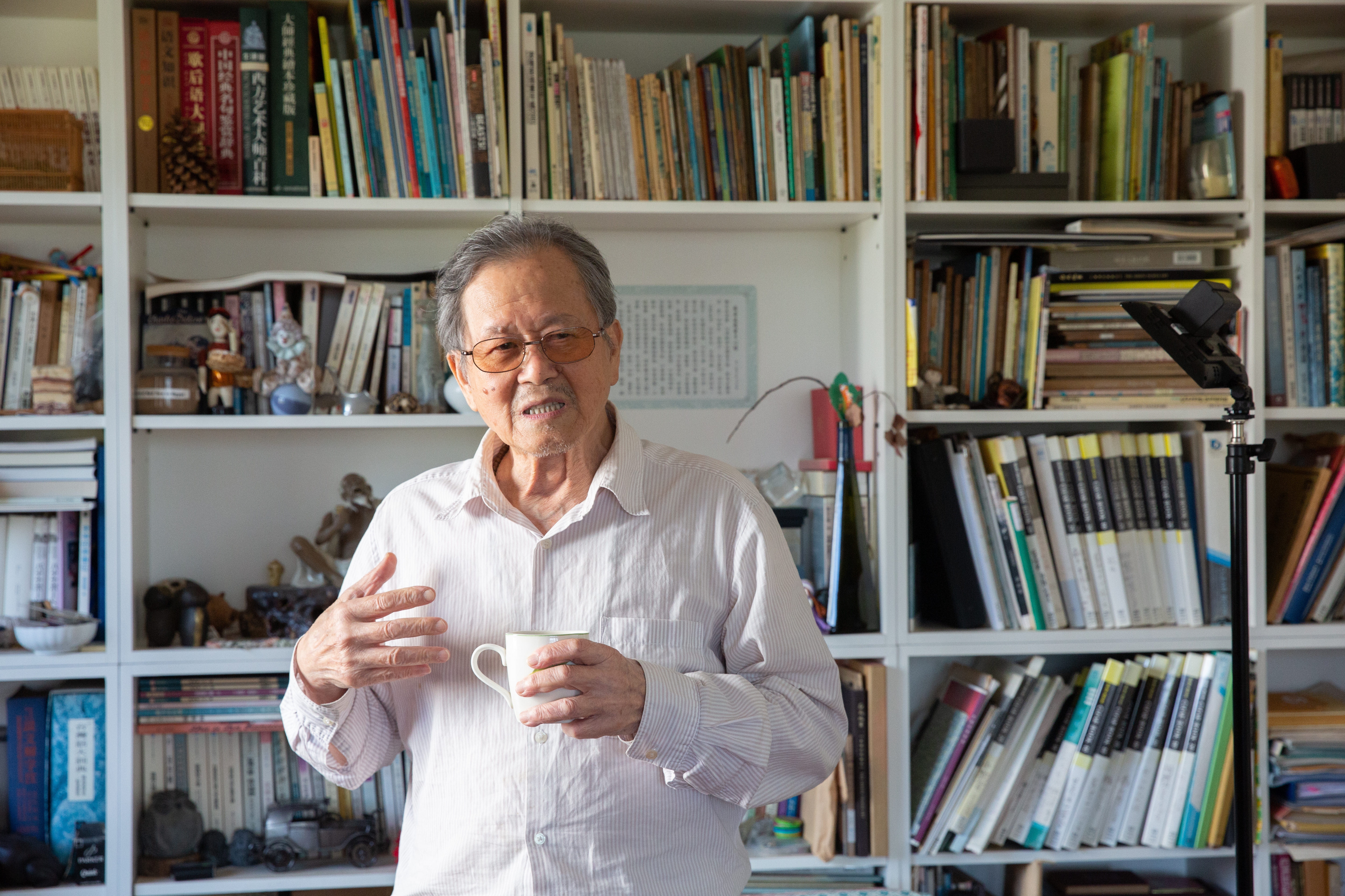 黃春明小說關懷弱勢，但筆調詼諧，故而筆下小人物卑微卻有生命力。