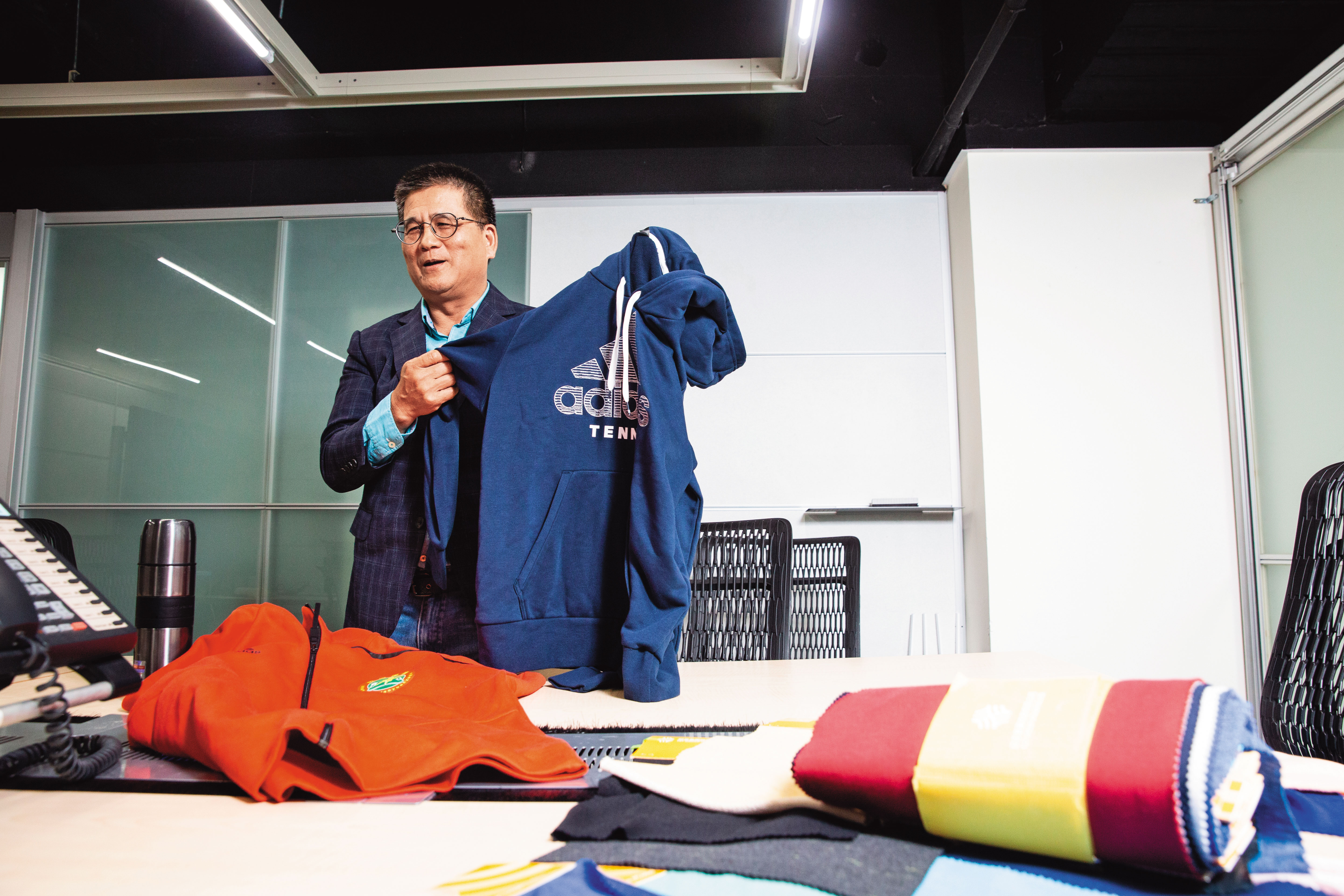 冠星作為adidas指定布料供應商已超過20年，今年更拿下NIKE訂單，明年出貨。