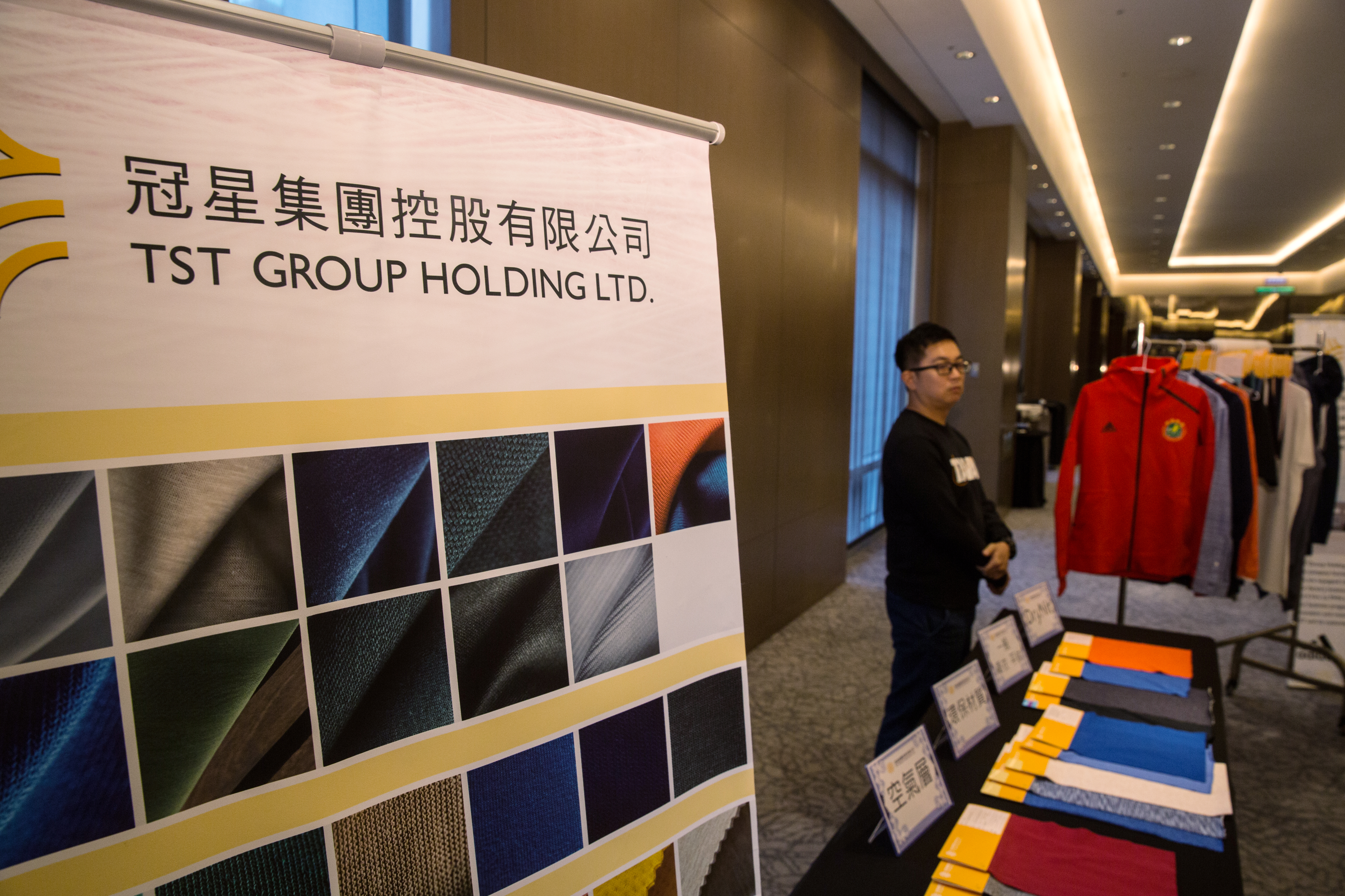 冠星-KY以生產運動服飾短纖布料為主，未來不排除併購長纖布料廠，增加營運動能。