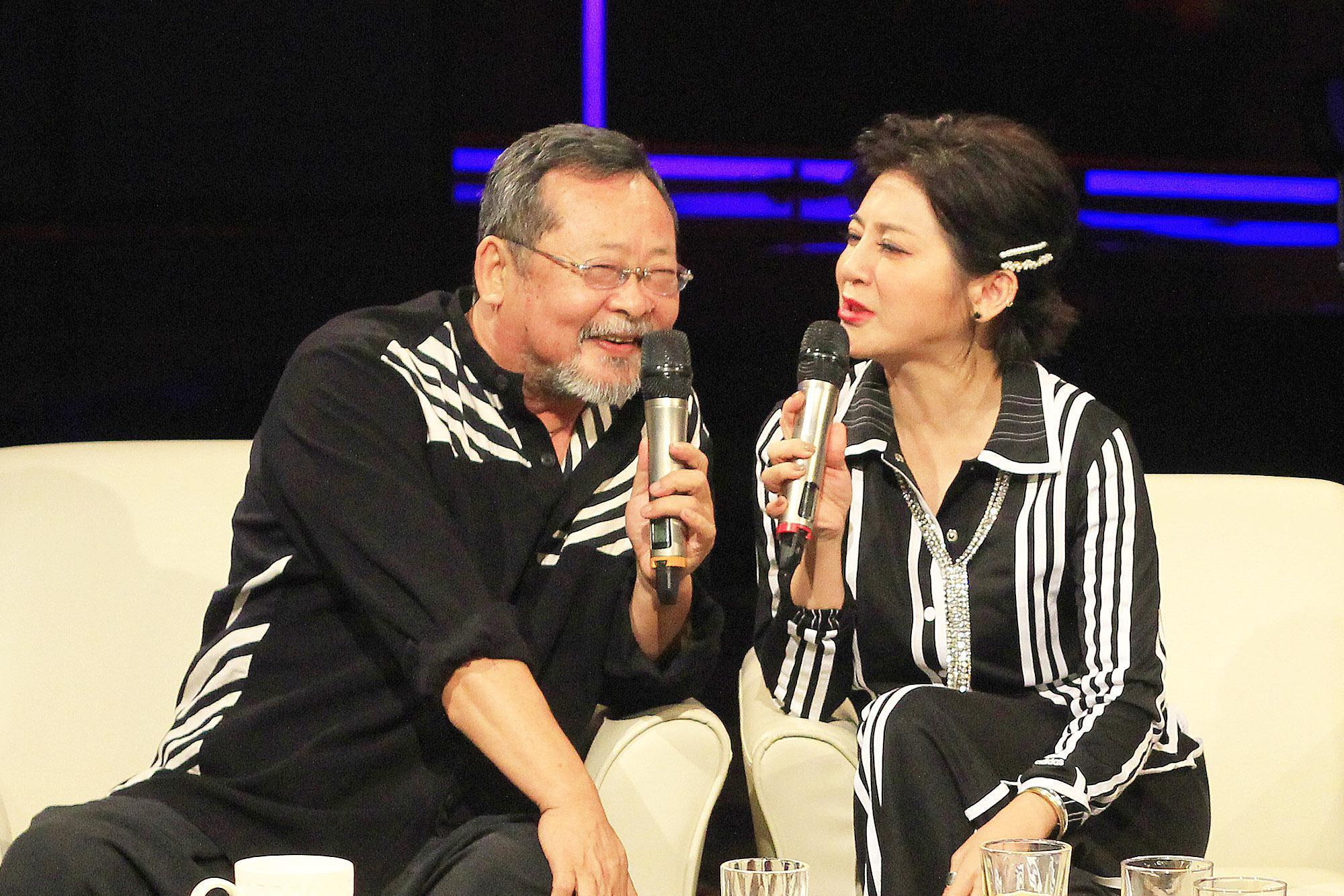 陳明章、王彩樺大方在節目《台灣金頌》中分享自己心目中的「角色歌單」。(公視提供)
