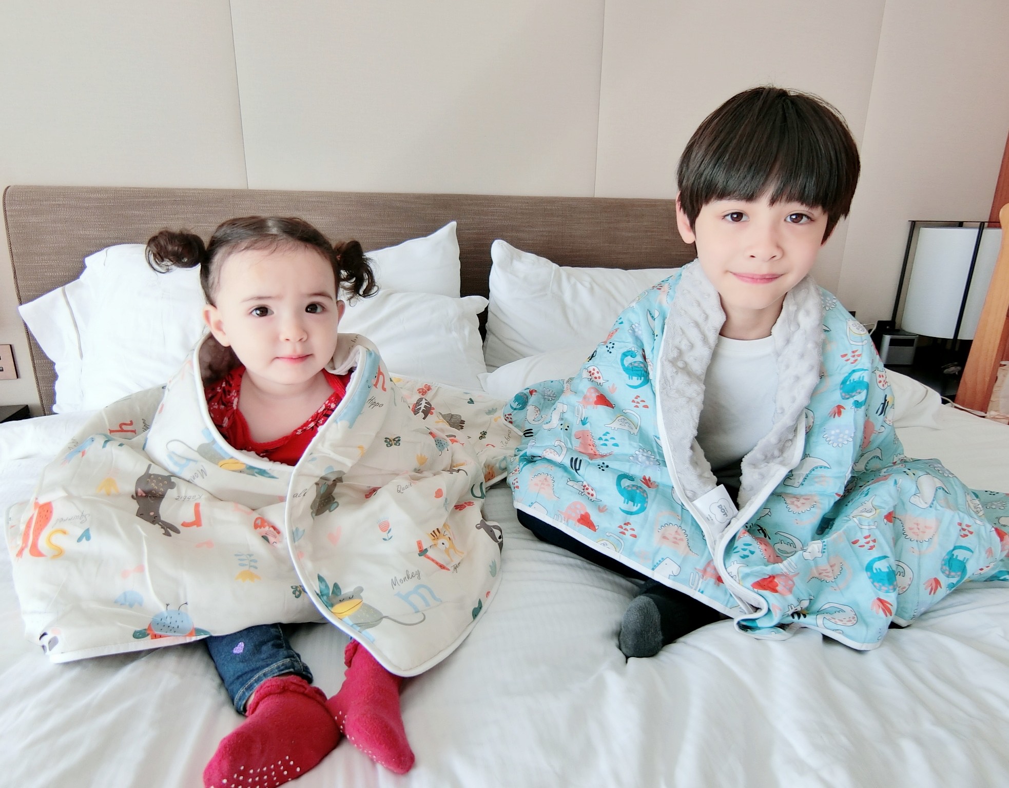 對於妹妹當上小模特兒，哥哥伊萊沒吃味，因為他是個寵妹狂魔。（微風國際提供）