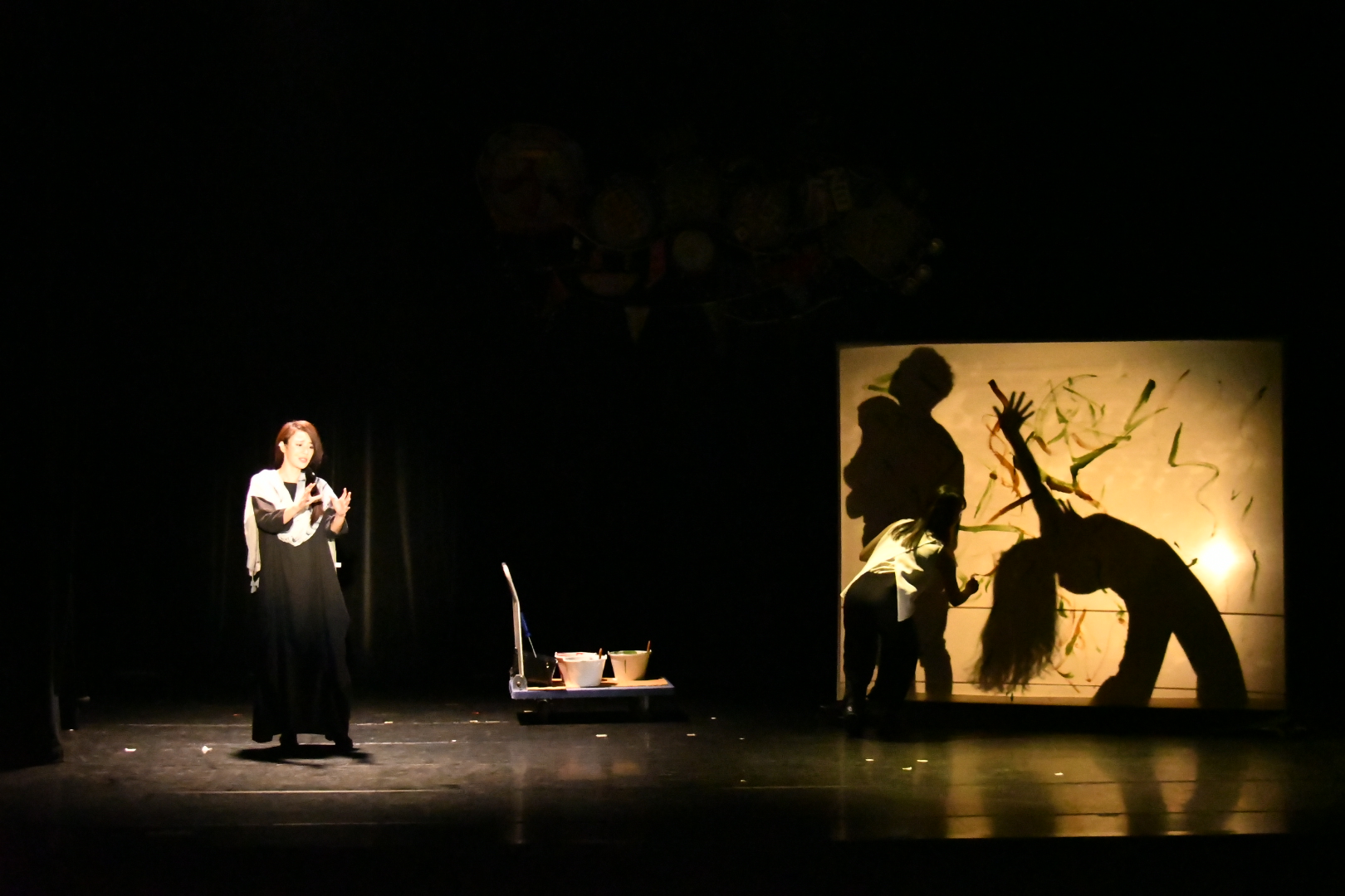 綠光劇團推出音樂劇《不專業許願池》，方宥心（左）挑戰100分鐘唱跳。（綠光劇團提供）