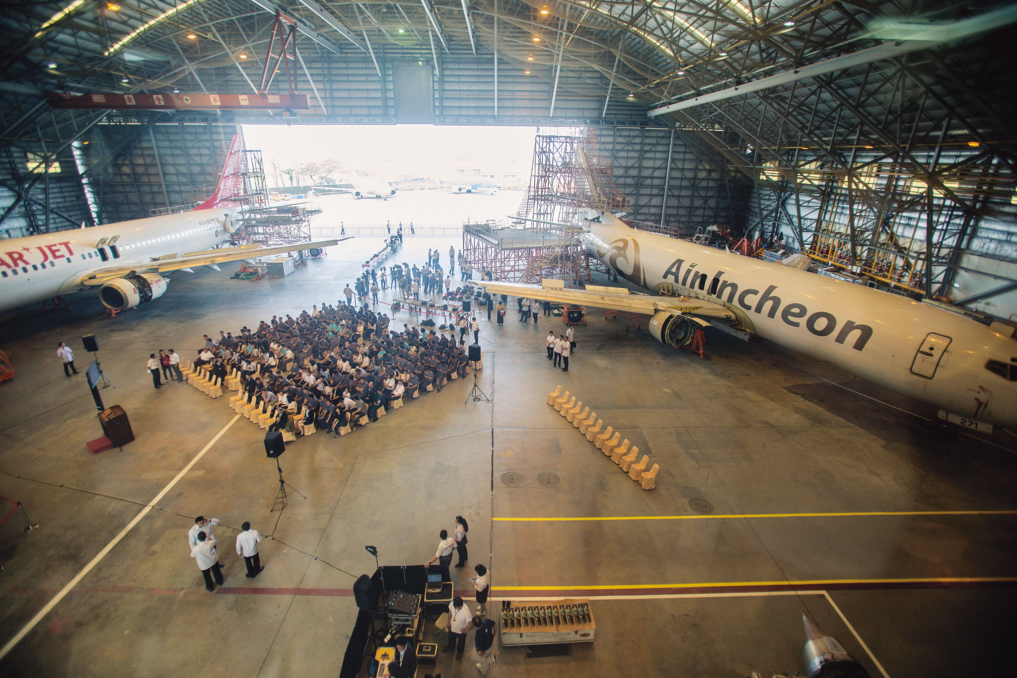 亞洲航空主要業務為軍機維修，民航機維修只占總業務量的3成。（總統府提供）