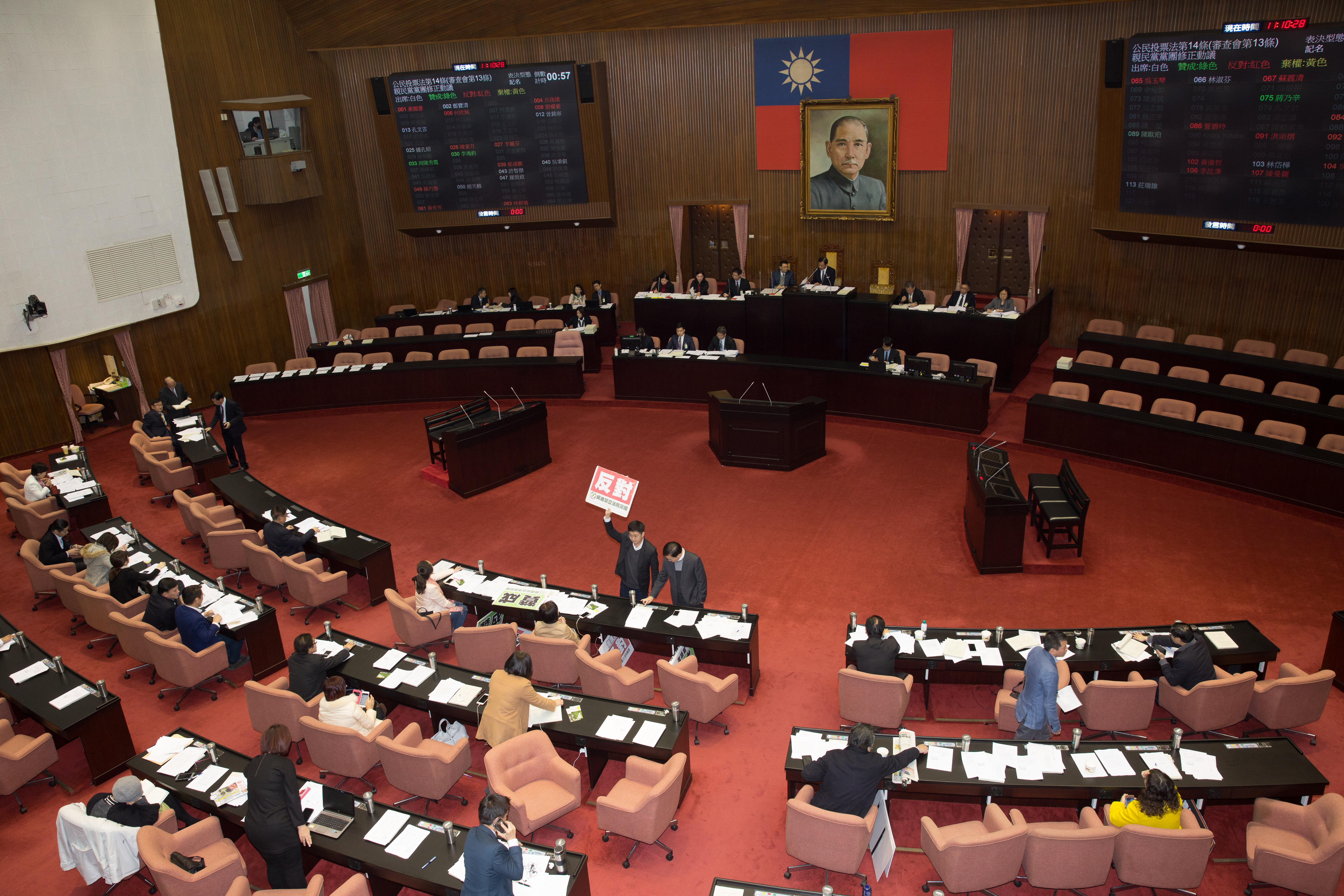 《律師法》修正草案今(13日)經立法院三讀通過。