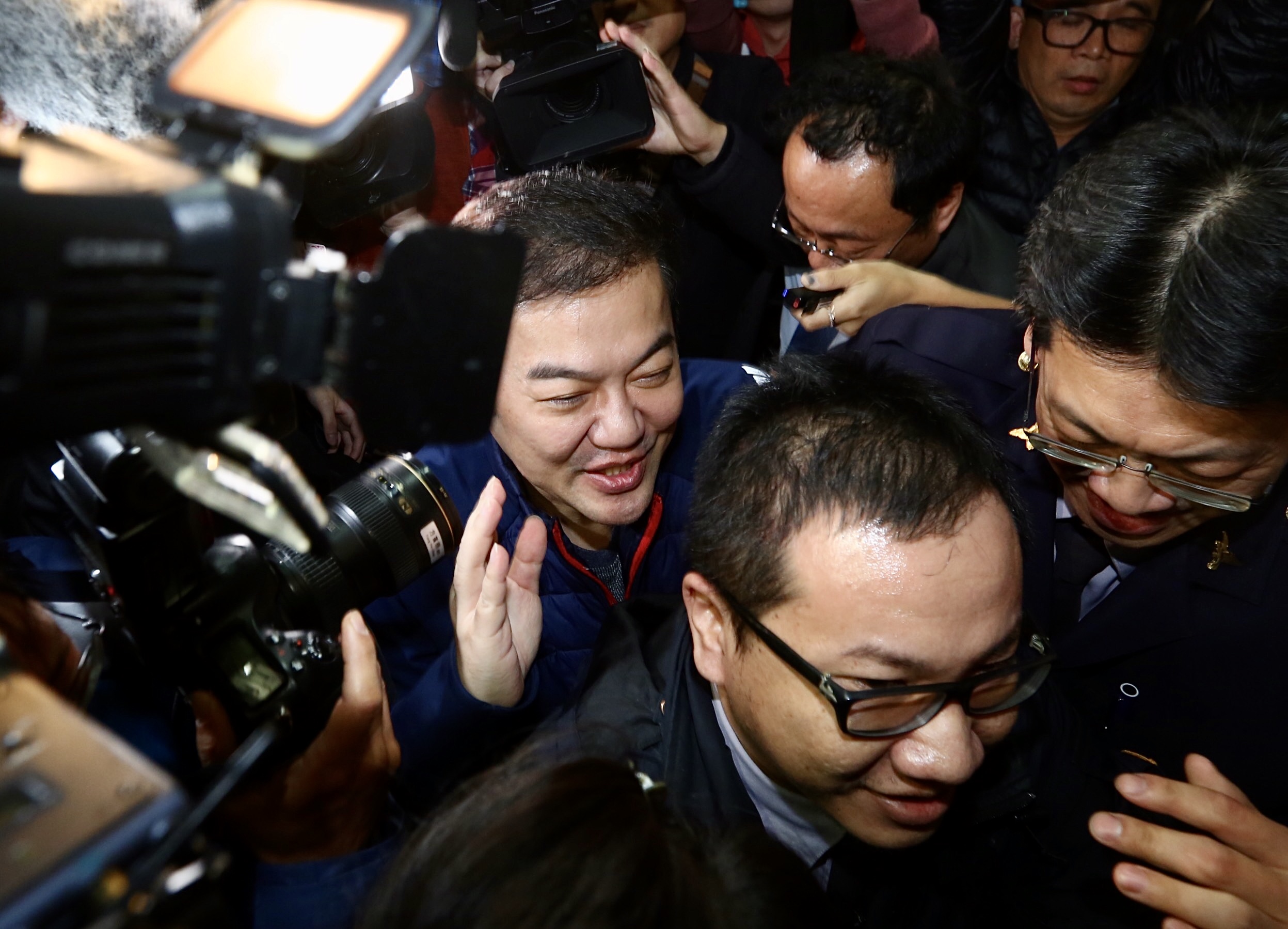 張綱維抵達北檢，面對媒體詢問一再強調停飛案是烏龍。