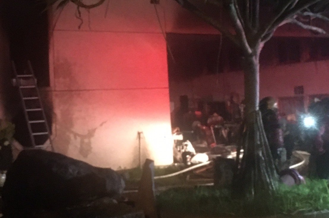 台南玉井今晨發生火警，一共造成7人死亡，有名21歲曾姓男子打電話向警方自首，聲稱自己是縱火犯，目前仍在調查當中。（翻攝畫面）