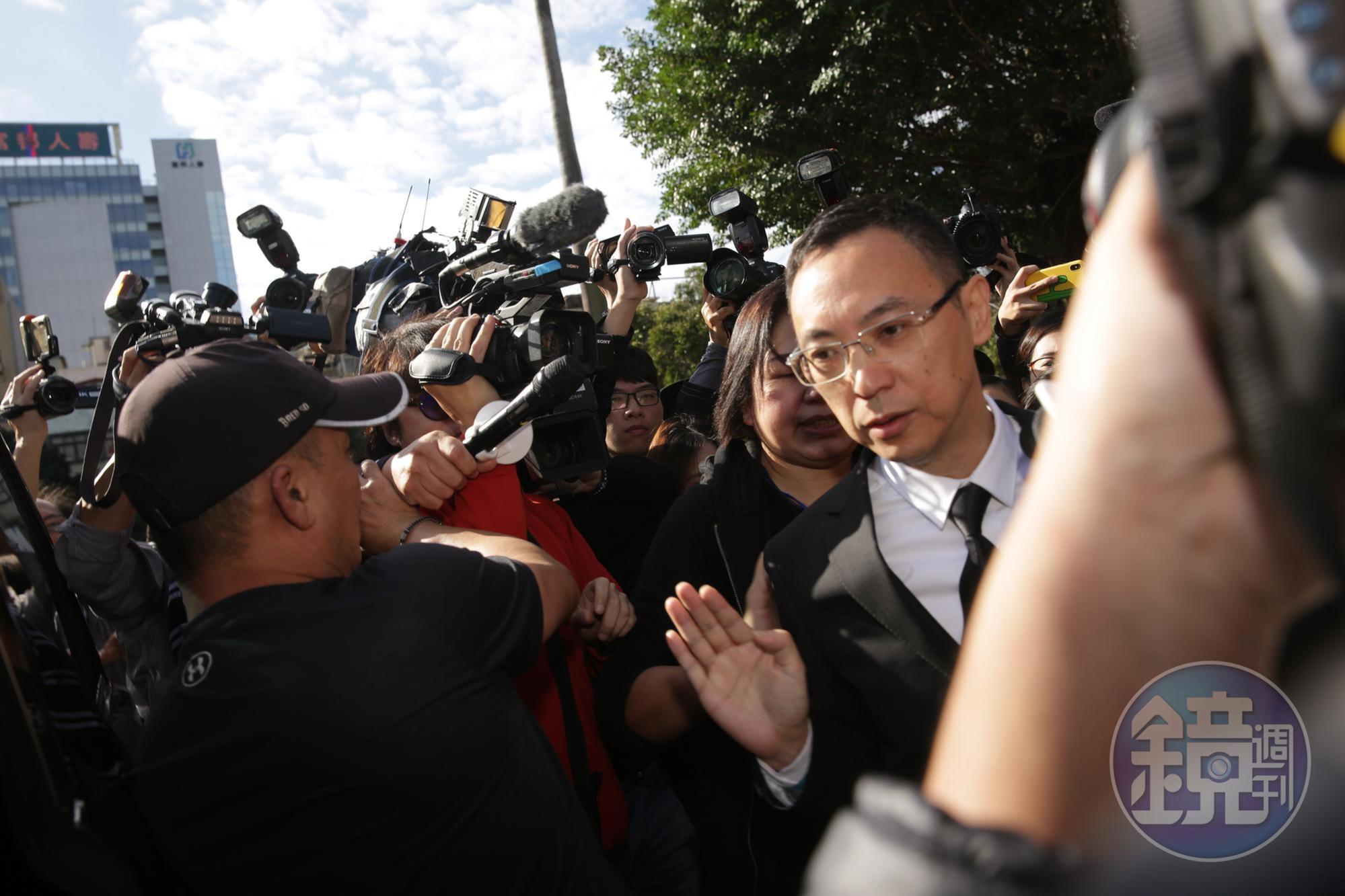 浙江衛視由總監林湧代表出席致哀,面對媒體追問後續賠償及究責,他則頻跳針「我們非常傷心」。