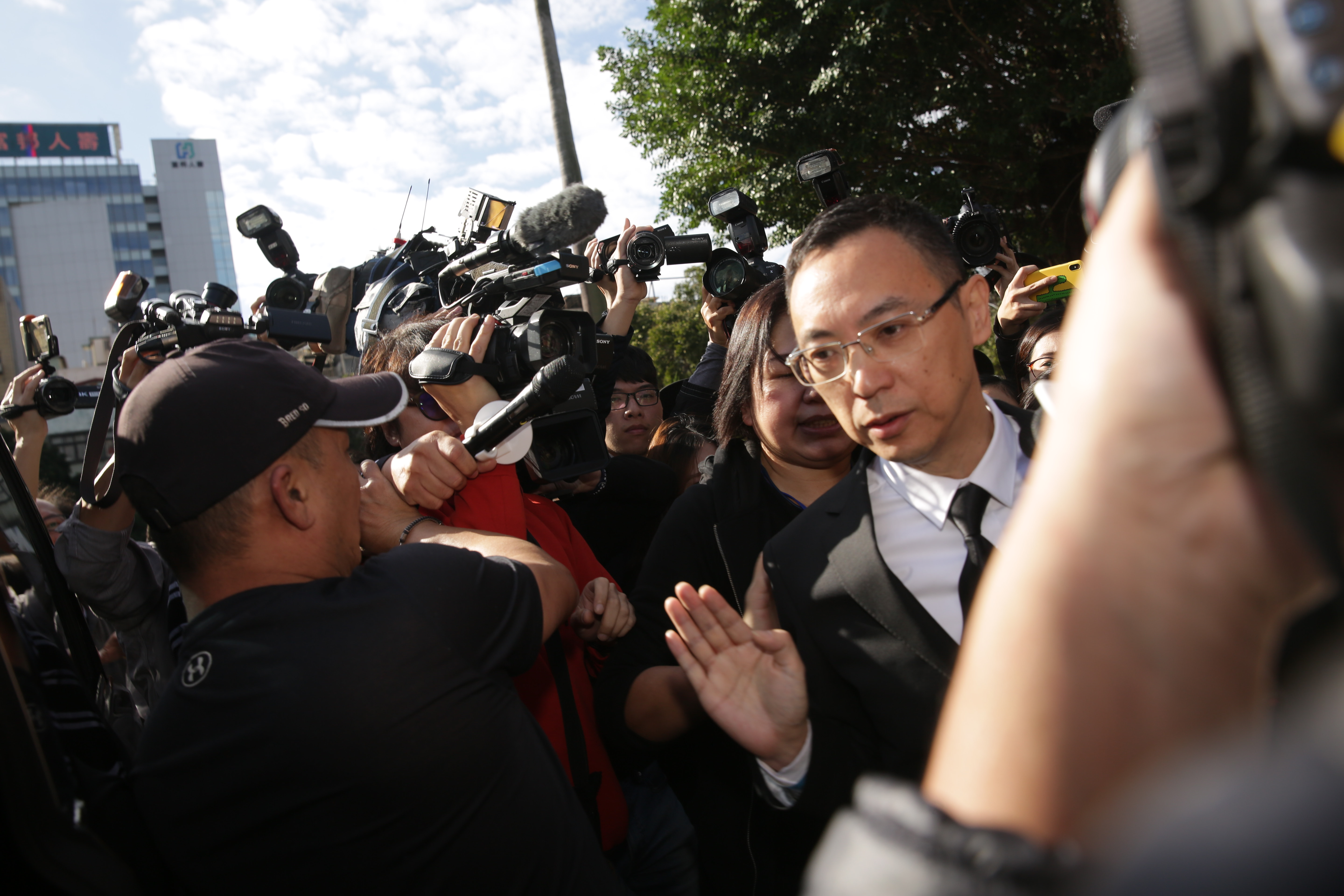 浙江衛視由總監林湧代表出席致哀，面對媒體追問後續賠償及究責，他則頻跳針「我們非常傷心」。