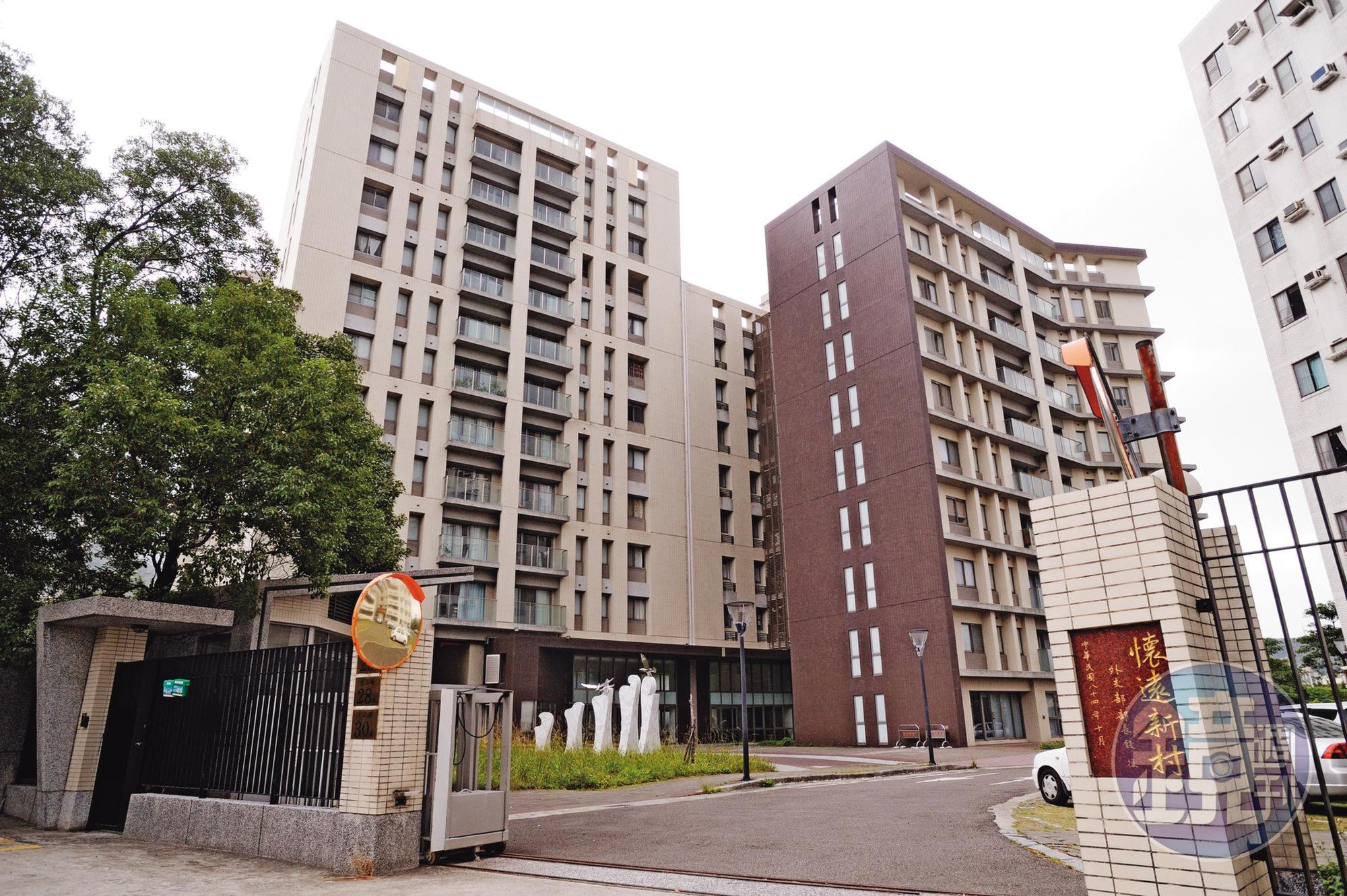 陳姓外交官與妻子結婚後,住在外交部的北投職務宿舍,還一同布置小孩房,甜蜜生活卻一夕變調。