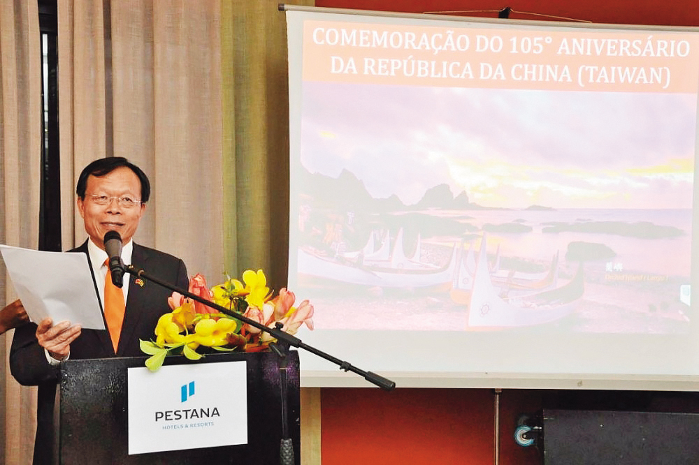 何建功從外交部基層做起，歷經禮賓司科長、非洲司祕書，之後外放，資歷相當完整。（翻攝外交部官網）