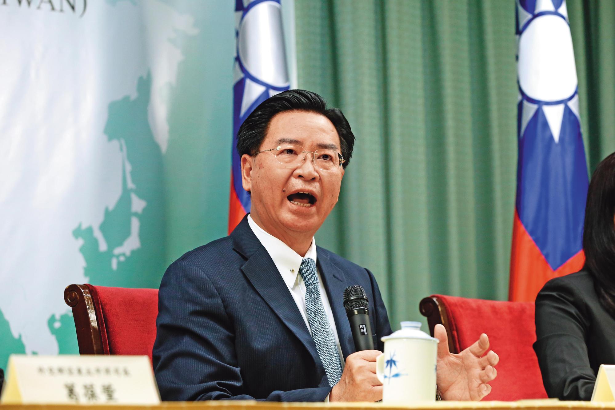 外交部長吳釗燮近來因蘇啟誠案大傷腦筋,不但被藍委提告涉及妨礙公務及誣告,未料連駐外代表也爆出有小三。