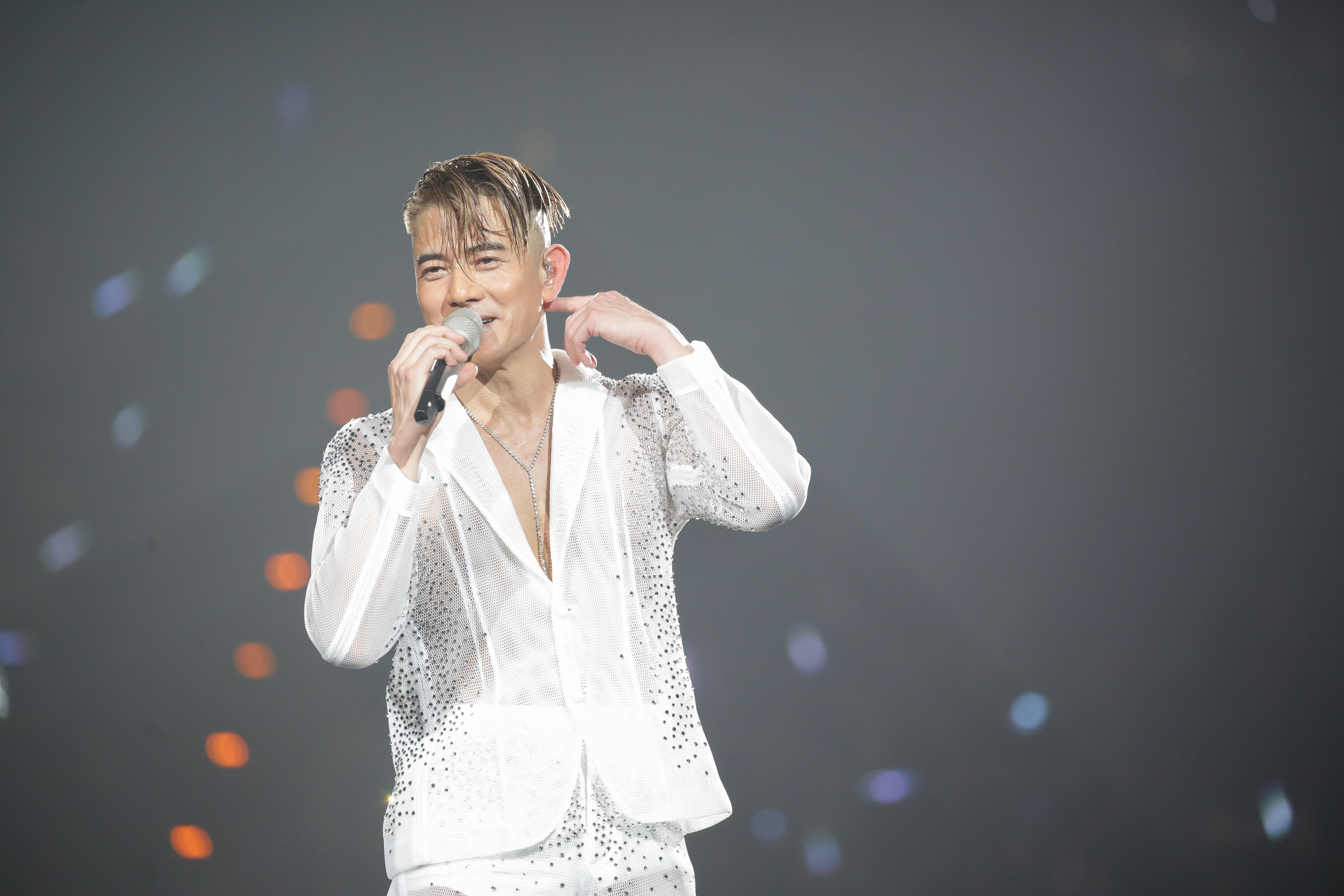 從台灣紅回香港的郭富城，日前來台開唱，因為舞台難度高，保險費保了3億。