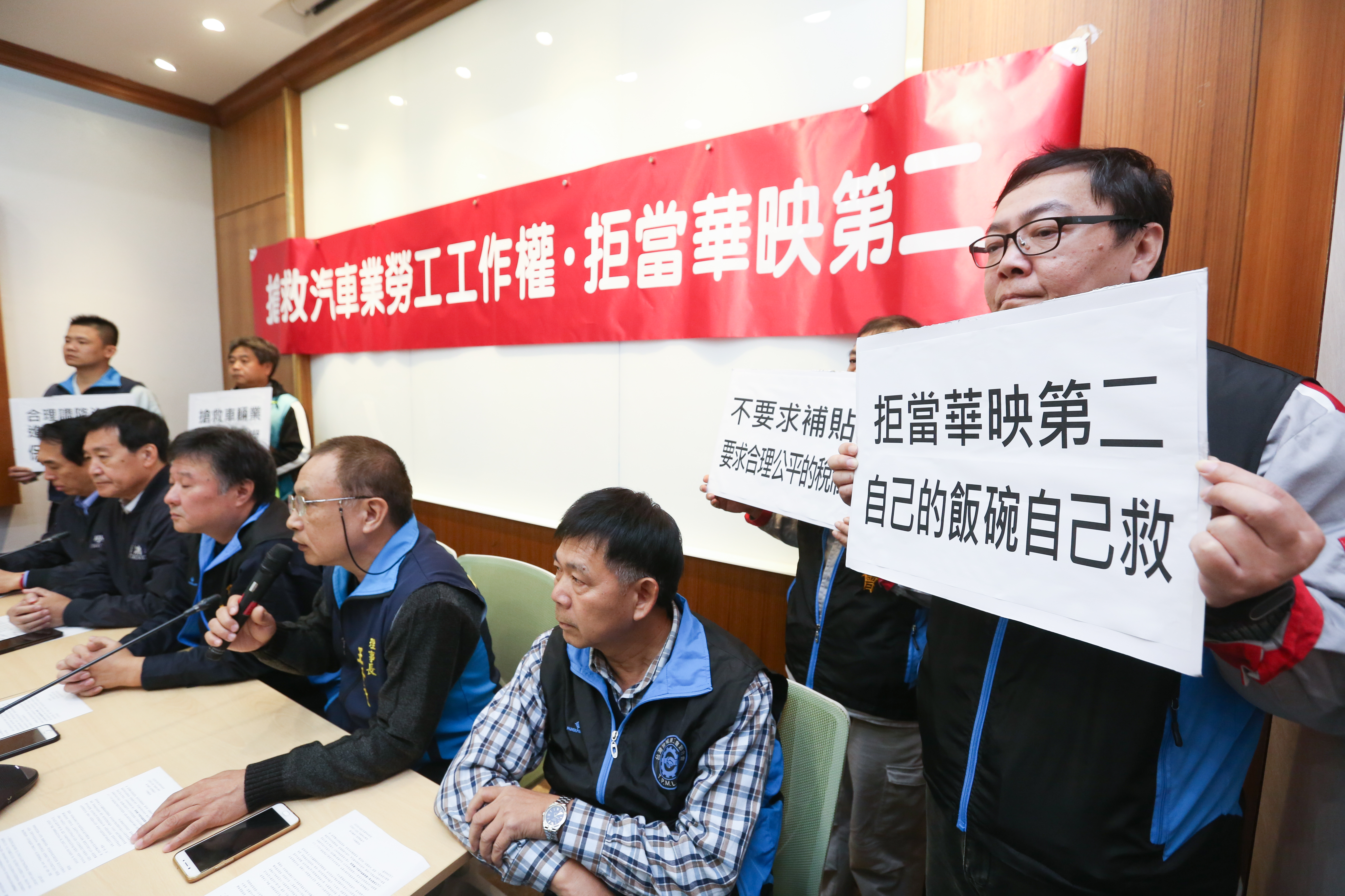 日前台灣機械業工會聯合會聯合7家車廠工會開記者會,呼籲蔡政府於立院本會期完成汽車零件進口關稅修法。