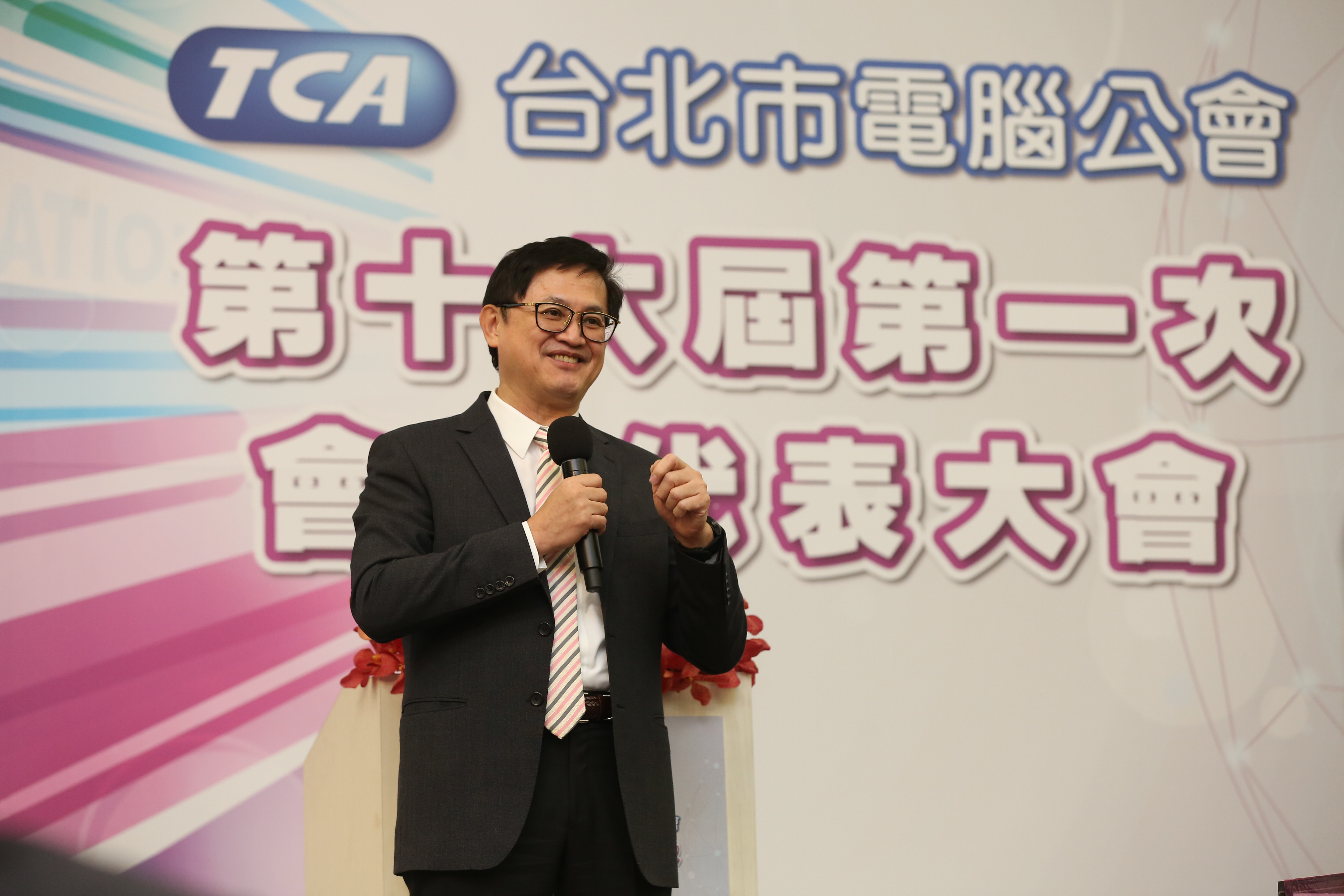 台北市電腦公會舉辦會員大會，已連任2屆理事長的和碩董事長童子賢正式卸任。