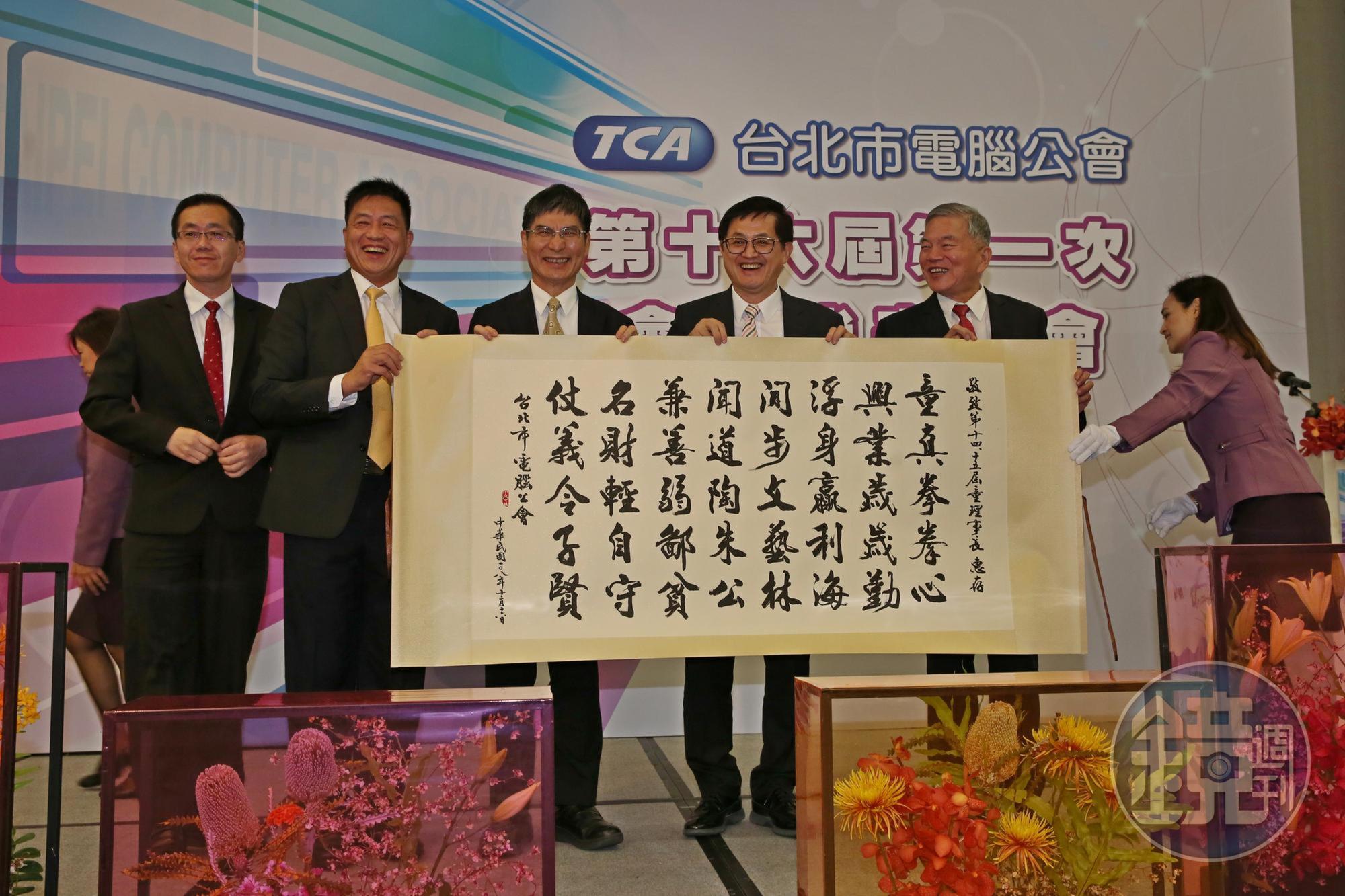 今天經濟部長沈榮津也特別出席感謝童子賢。