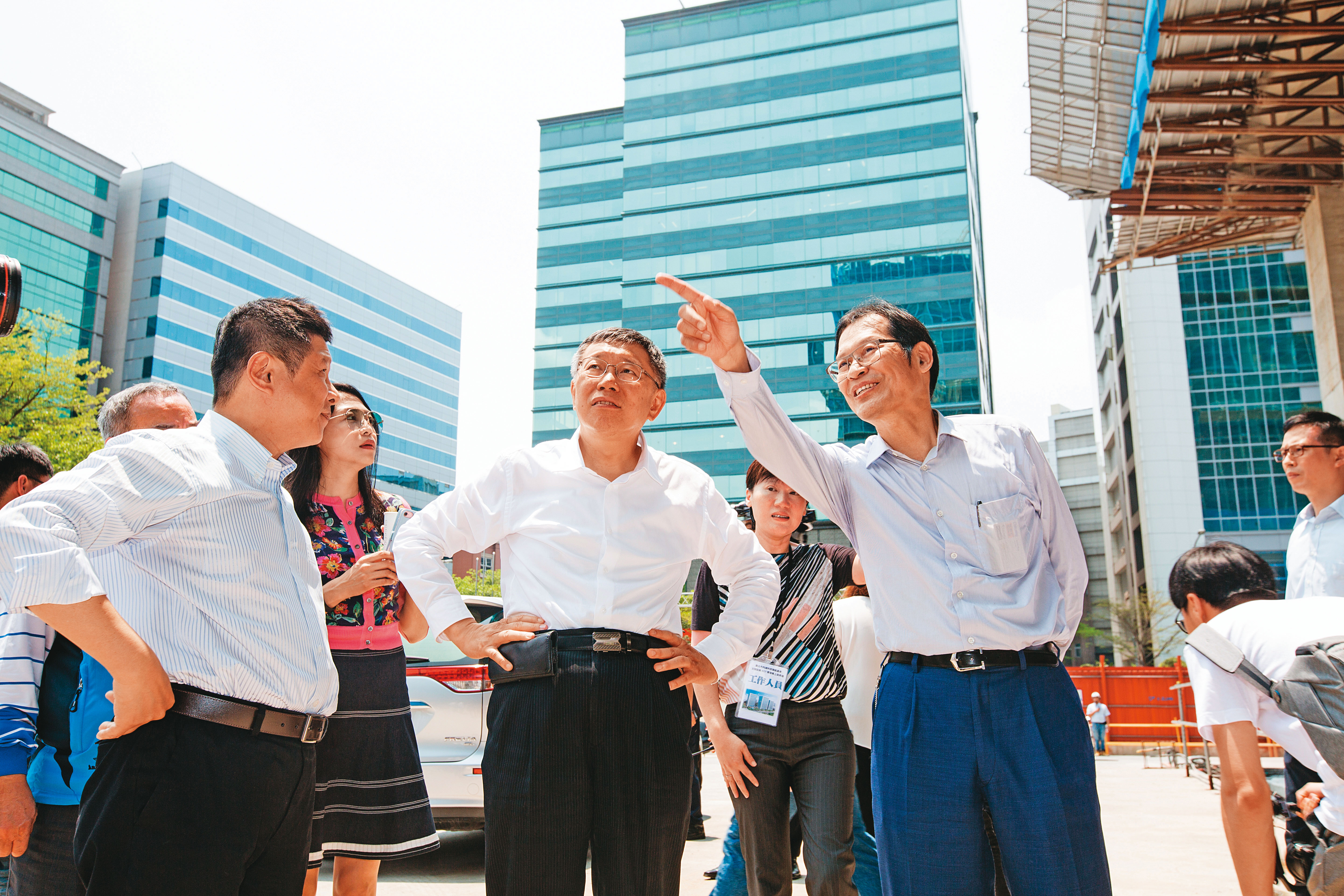 台北市長柯文哲（前中）上任後，首個BOT案「內科之心」就是由許崑泰（前右）拿下，雙方已非第1次合作。