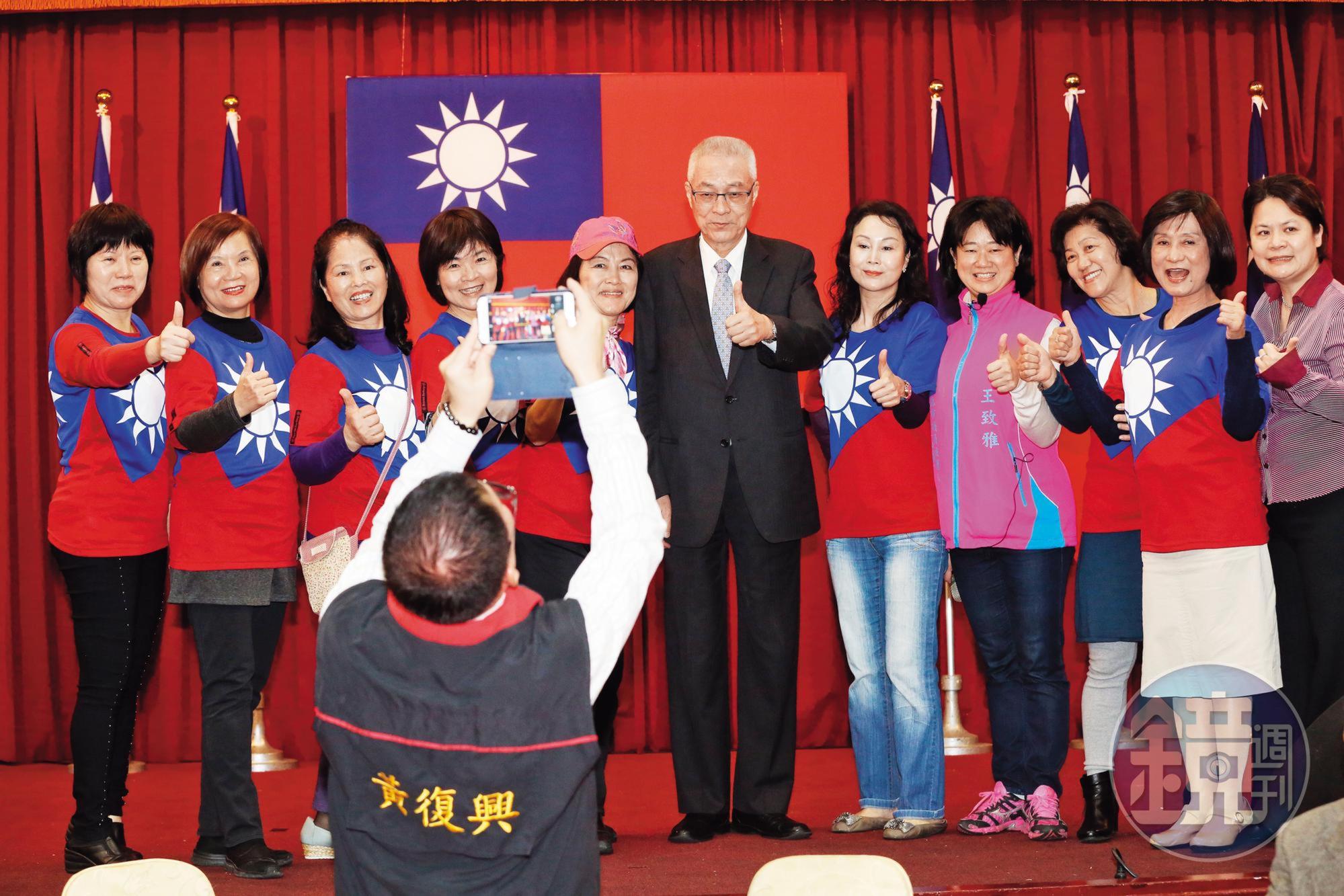 吳敦義在本屆黨主席選舉,挾黃復興黨部之力,得票過半當選,如今卻陷入逼宮窘境。