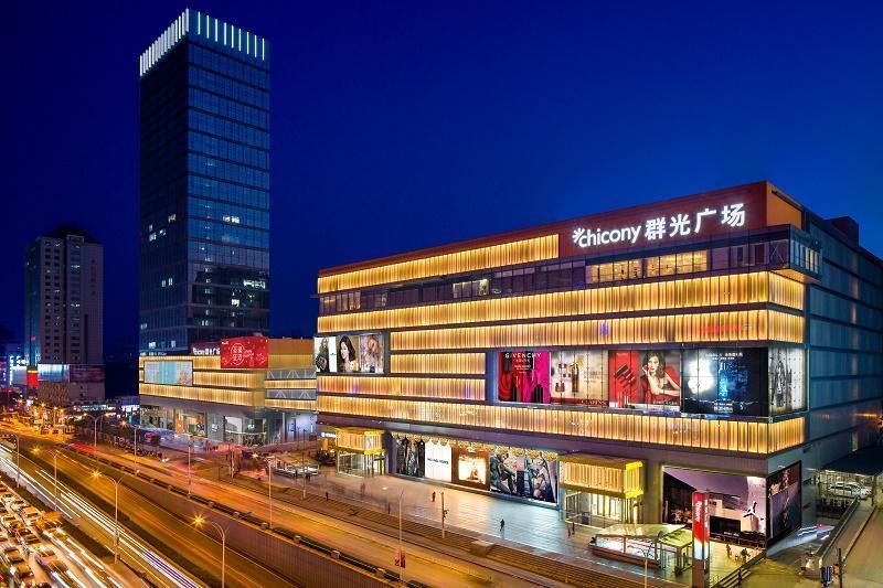20年前,許崑泰曾在武漢買下一塊地,後來蓋成群光廣場自己經營。