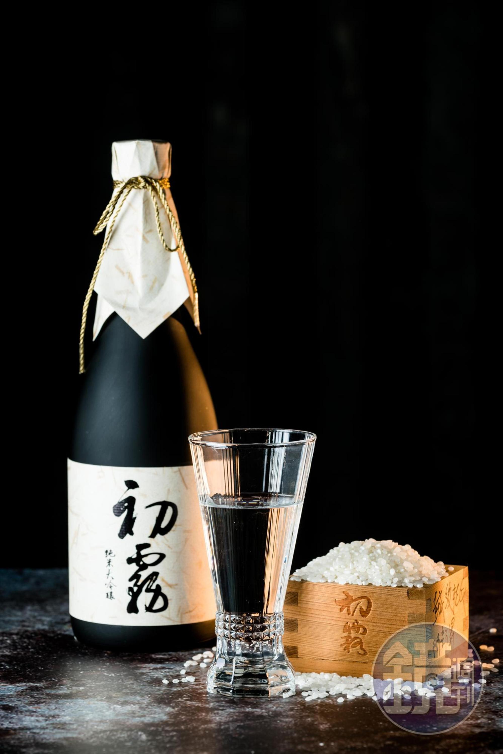 「初霧 純米大吟釀」採瓶內殺菌、瓶內熟成一年,果香細緻。(2,880元/瓶)