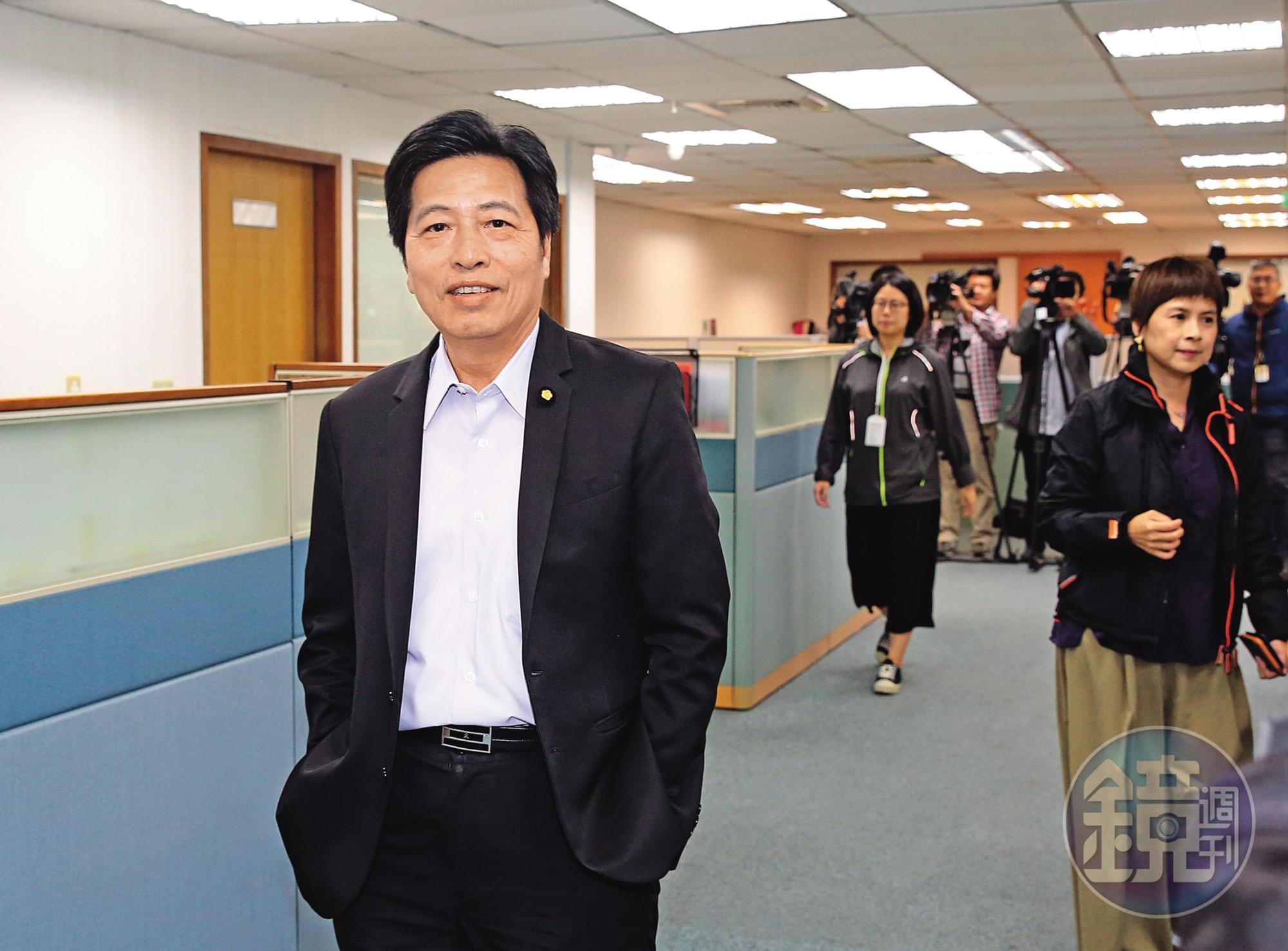 立委鄭寶清替遠航召開協調會，盼爭取保障消費者的機票信託基金減半，經交通部討論後，順利讓遠航如願拿回7千多萬元。