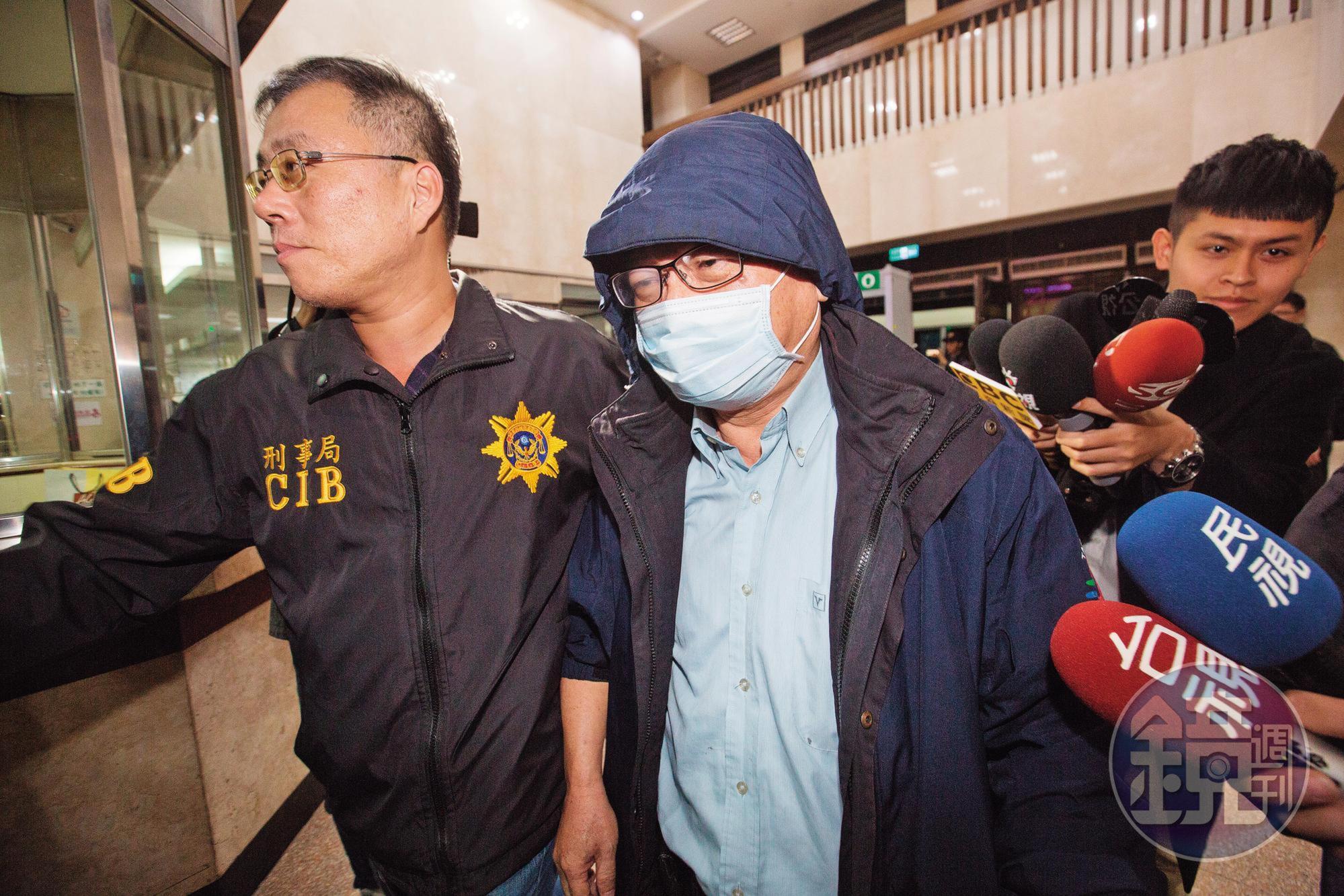 資深媒體人洪慶淋（中）涉及以幽靈協會與張瑋共謀，掩護中國人士來台，遭約談後以25萬元交保。